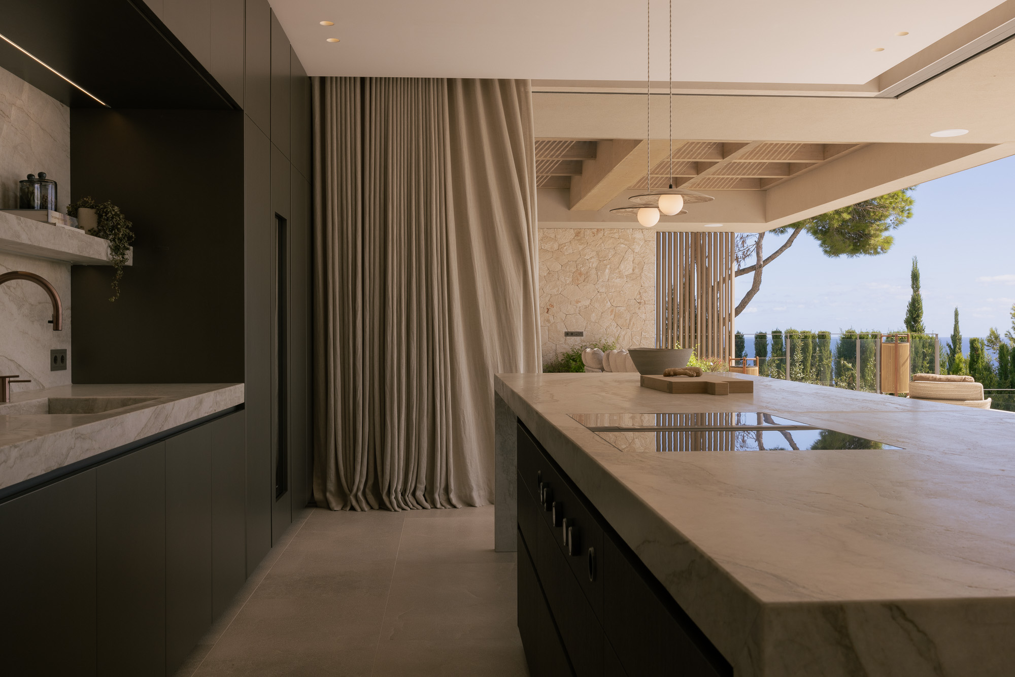 Elegant 5-Bedroom Villa in Costa den Blanes with Pool and Terrace — image 11