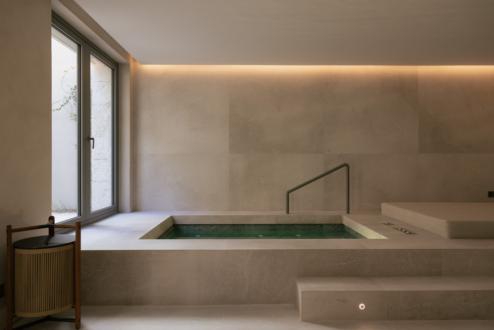 Elegant 5-Bedroom Villa in Costa den Blanes with Pool and Terrace — image 14