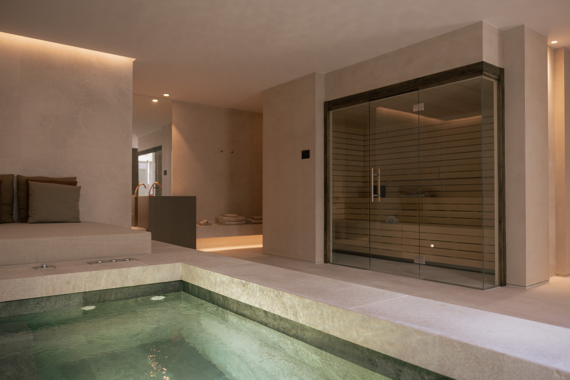 Elegant 5-Bedroom Villa in Costa den Blanes with Pool and Terrace — image 15