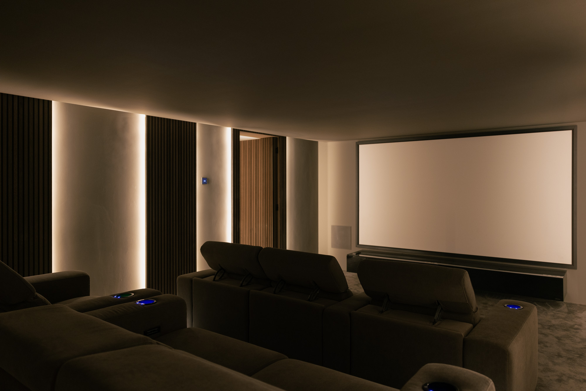 Elegant 5-Bedroom Villa in Costa den Blanes with Pool and Terrace — image 16
