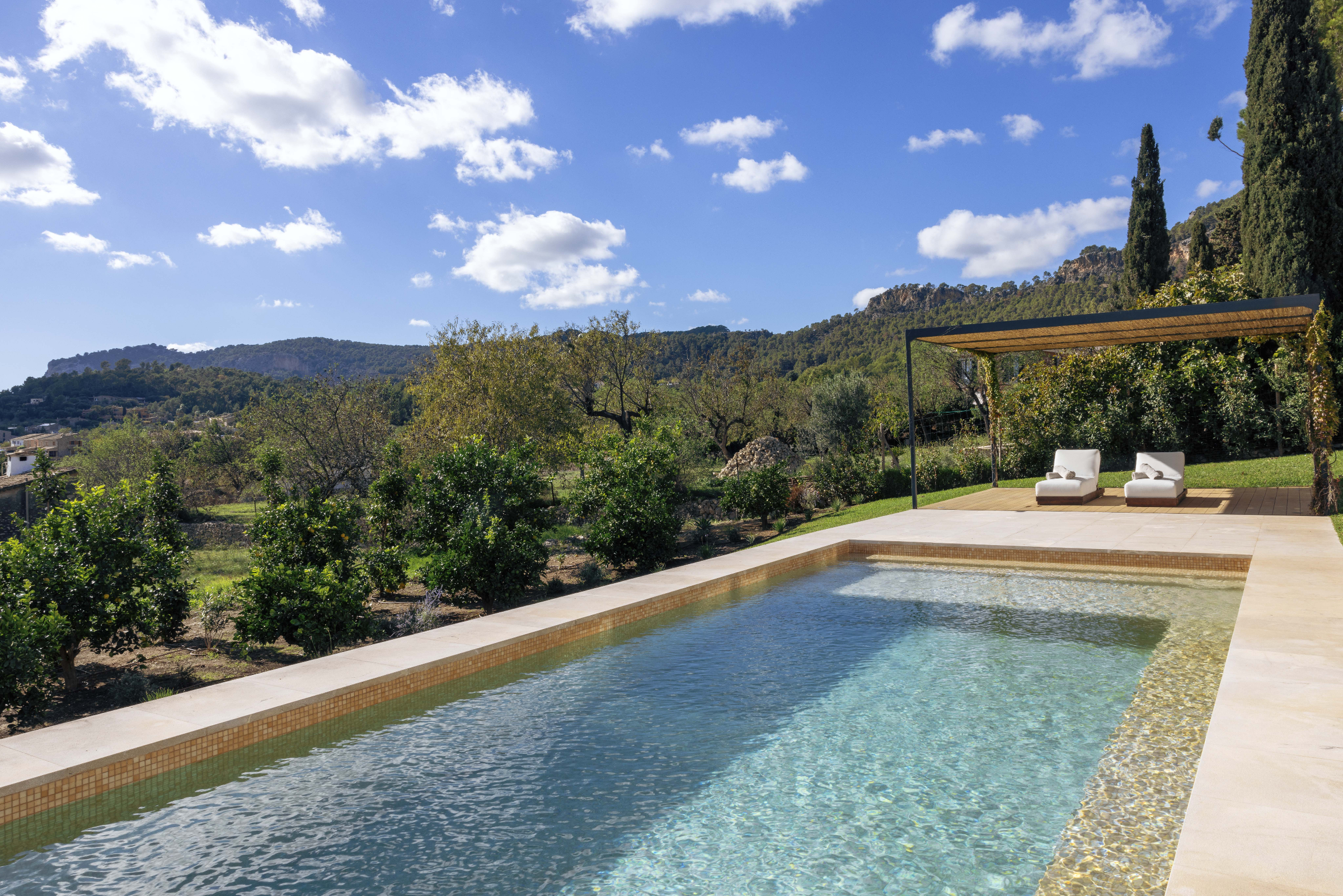 Luxurious 5-Bedroom Villa in Es Capdella with Pool and Garden — 2