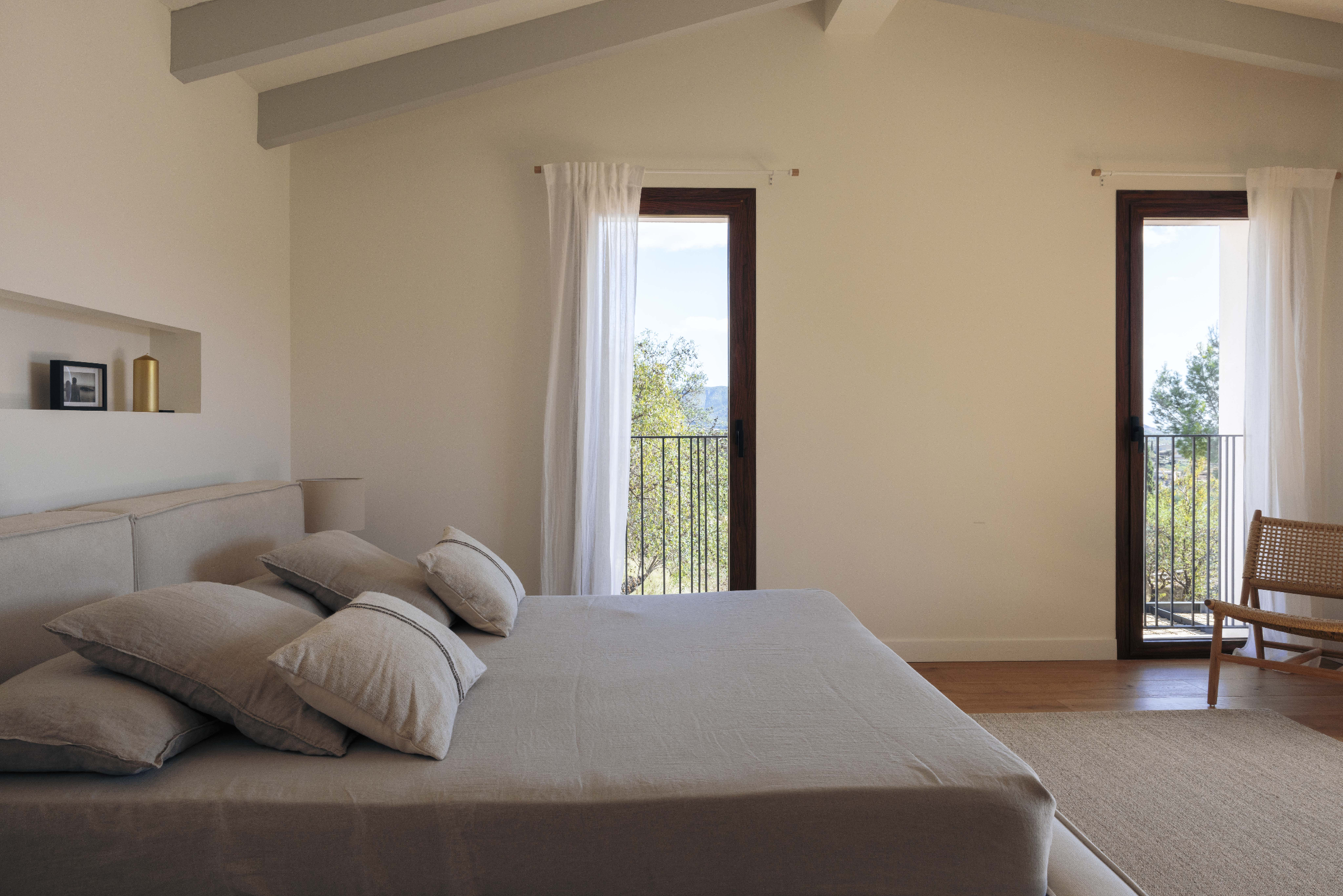 Luxurious 5-Bedroom Villa in Es Capdella with Pool and Garden — 9