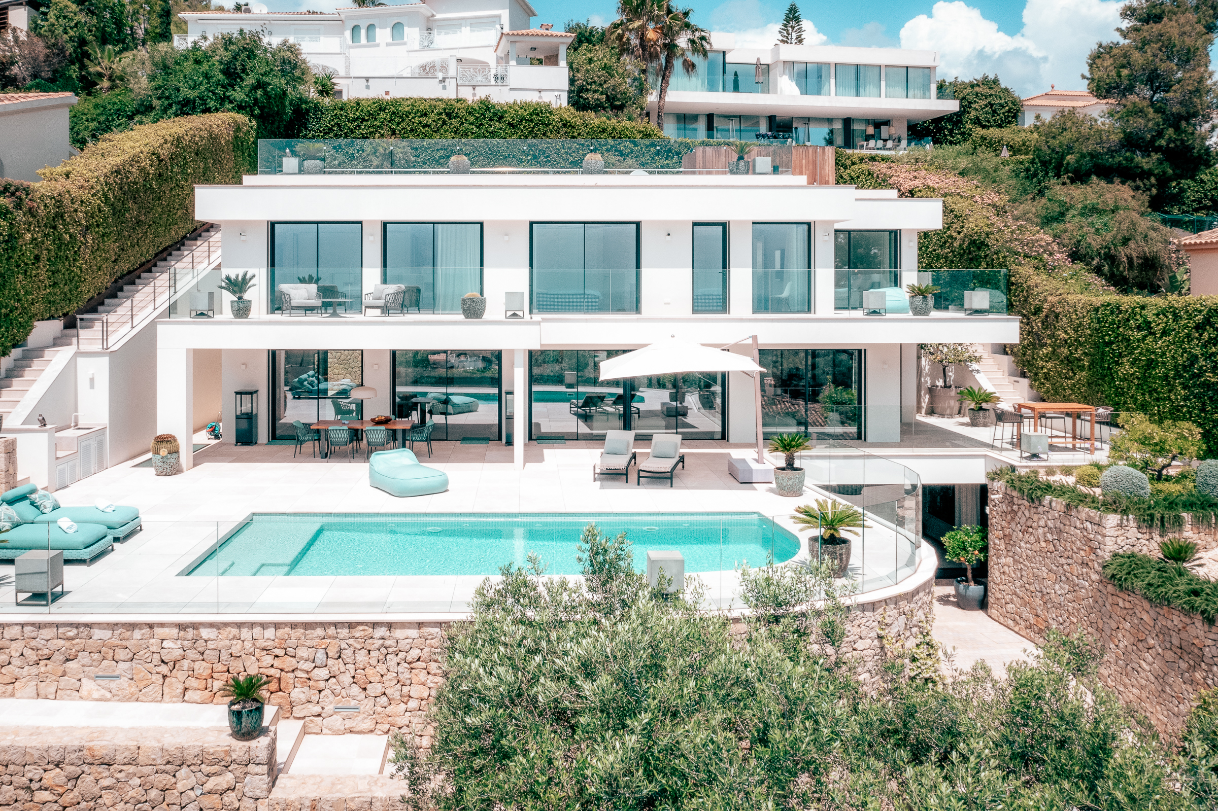 Elegant 4-Bedroom Villa in Bendinat with Sea Views and Pool — 1