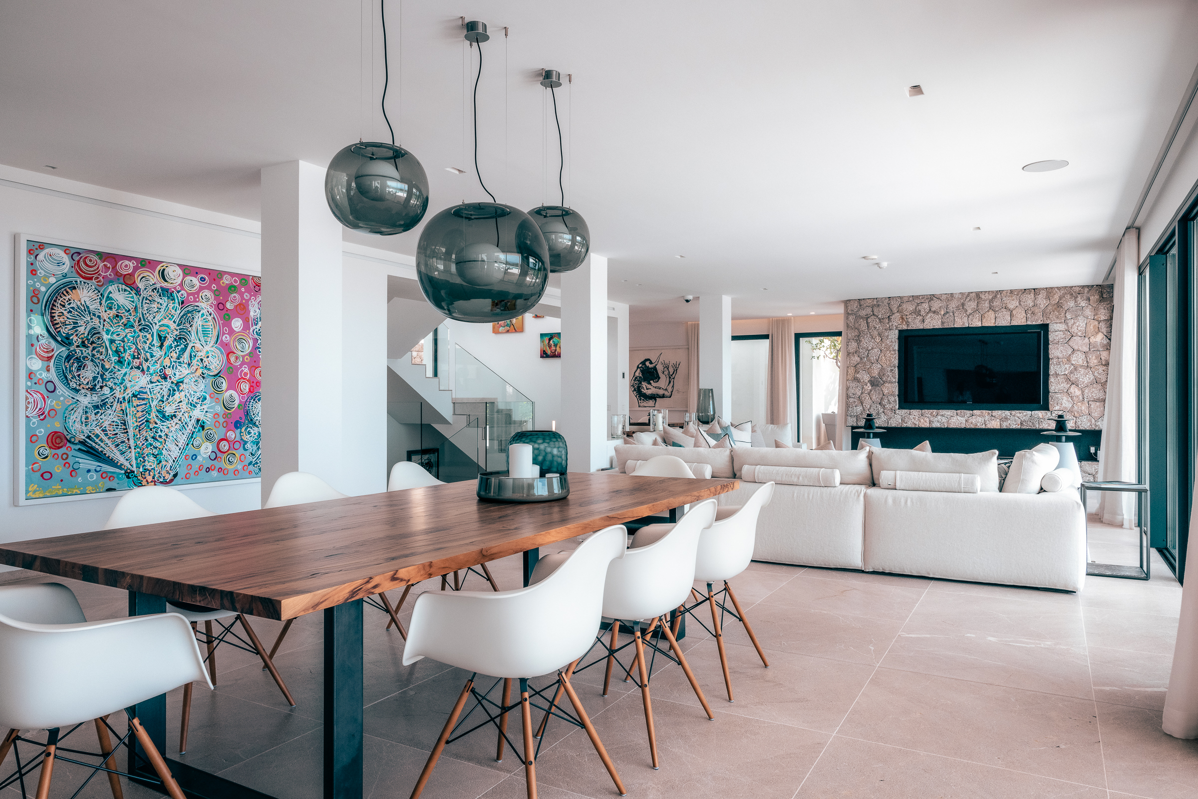 Elegant 4-Bedroom Villa in Bendinat with Sea Views and Pool — 3