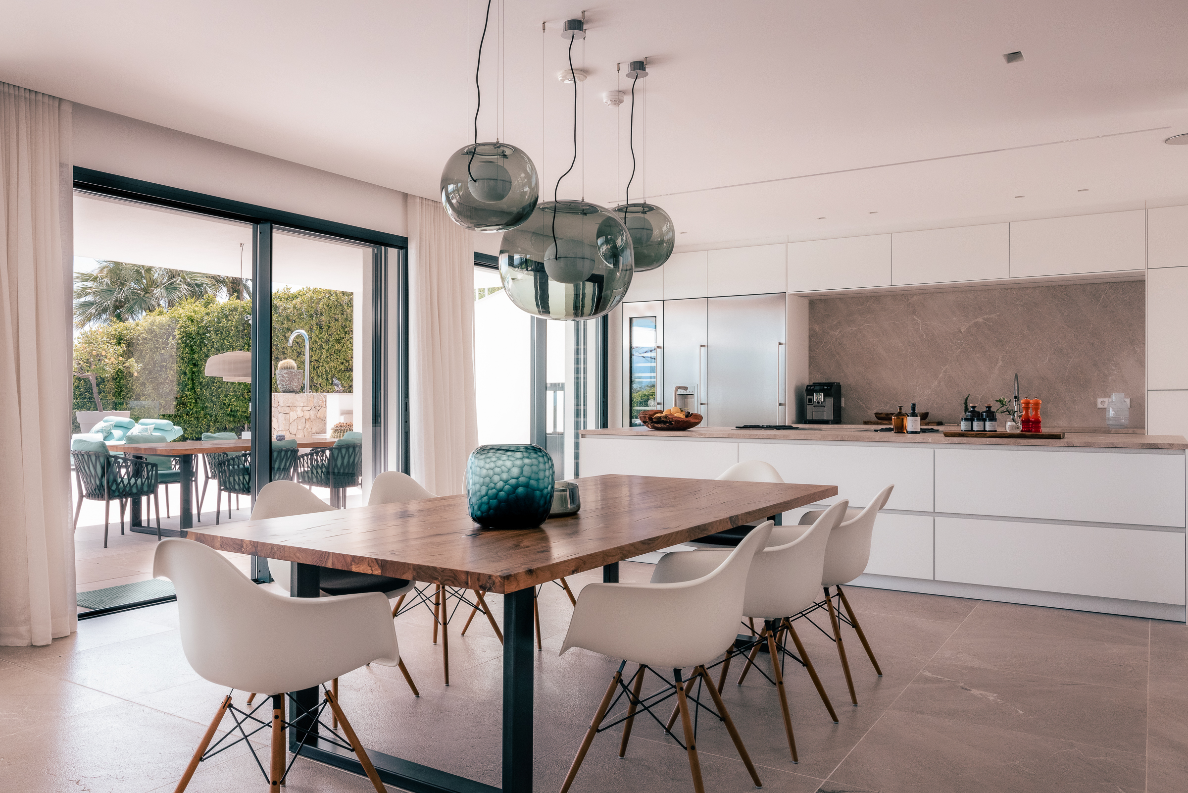 Elegant 4-Bedroom Villa in Bendinat with Sea Views and Pool — 4