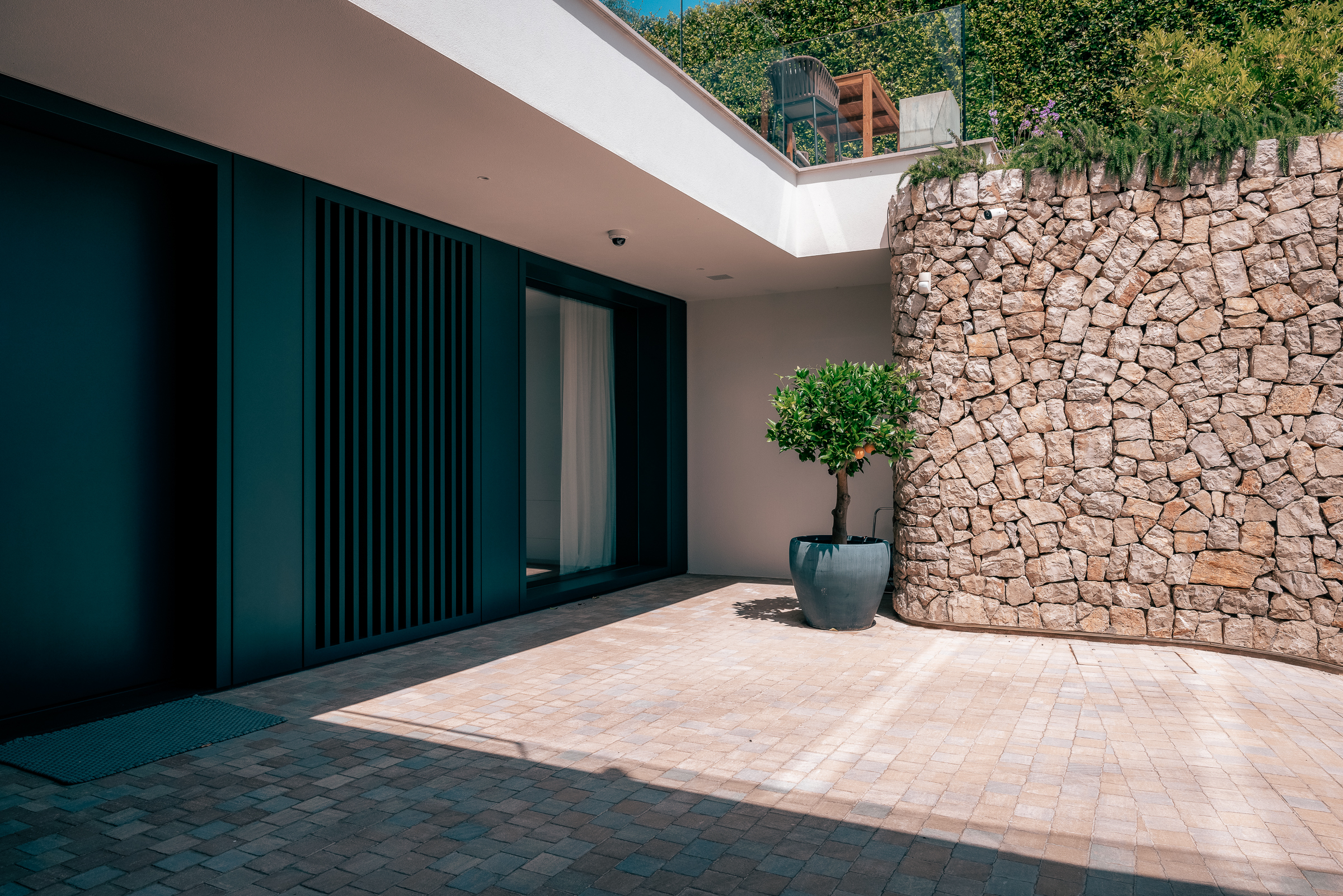 Elegant 4-Bedroom Villa in Bendinat with Sea Views and Pool — 8