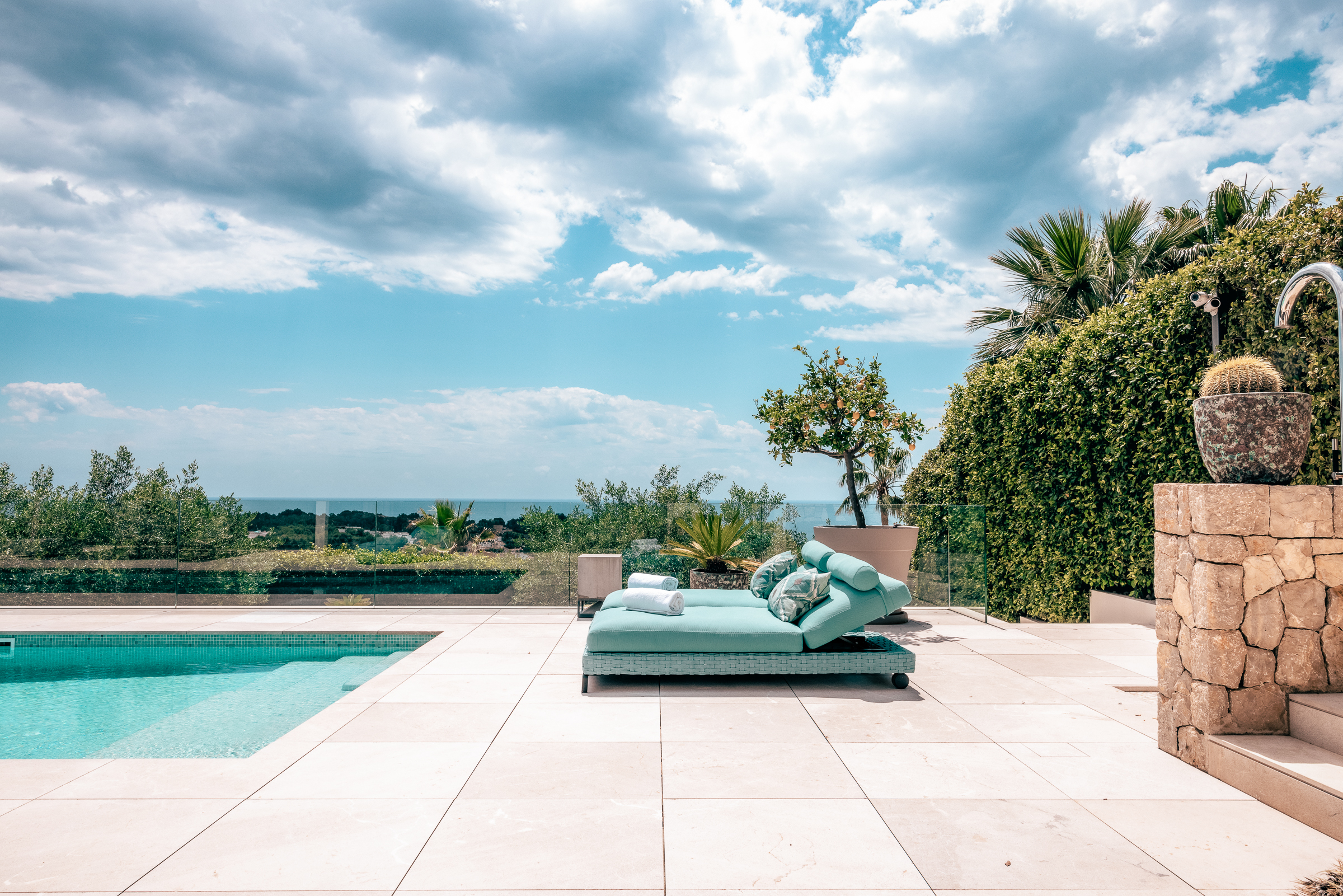 Elegant 4-Bedroom Villa in Bendinat with Sea Views and Pool — 10