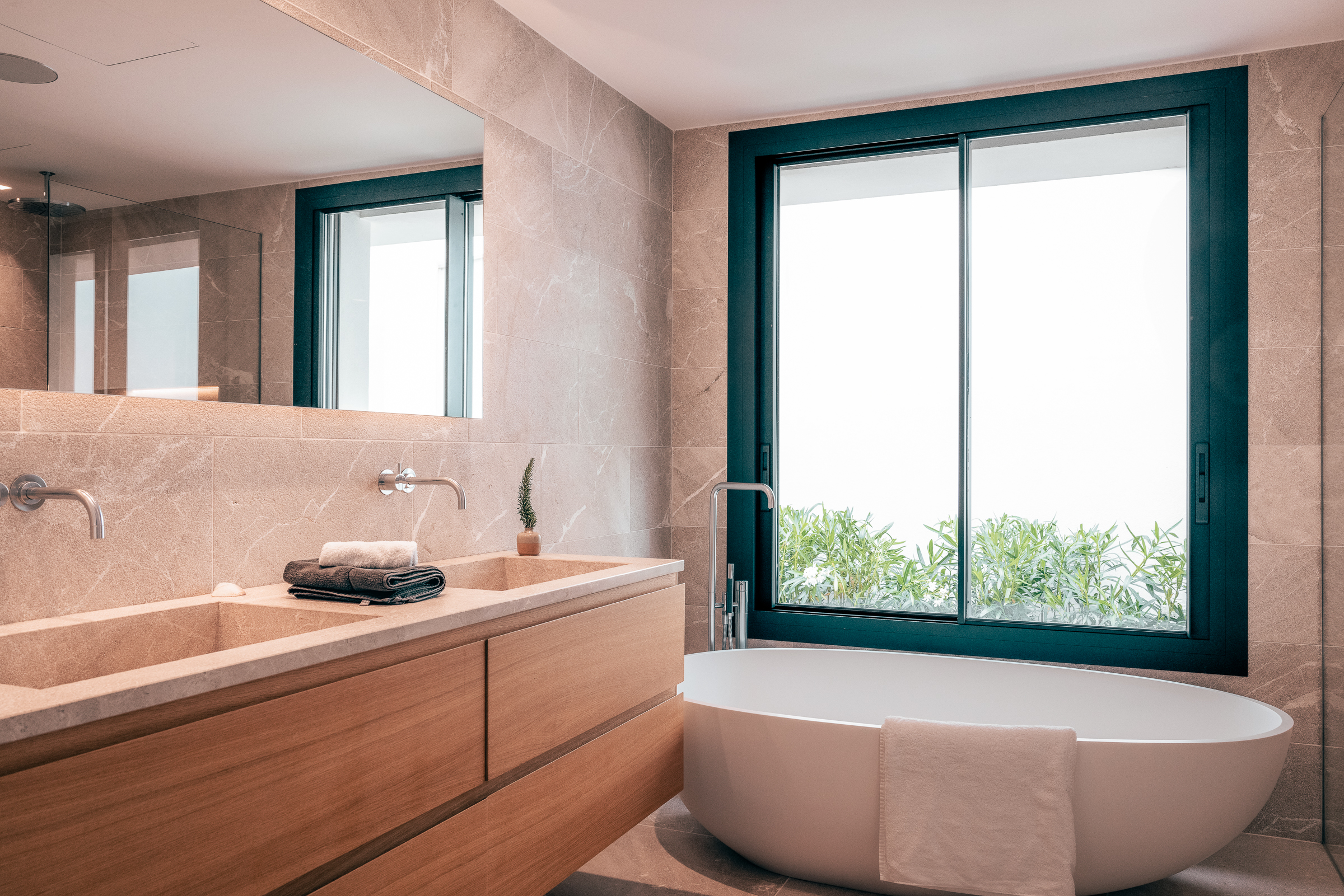 Elegant 4-Bedroom Villa in Bendinat with Sea Views and Pool — image 12