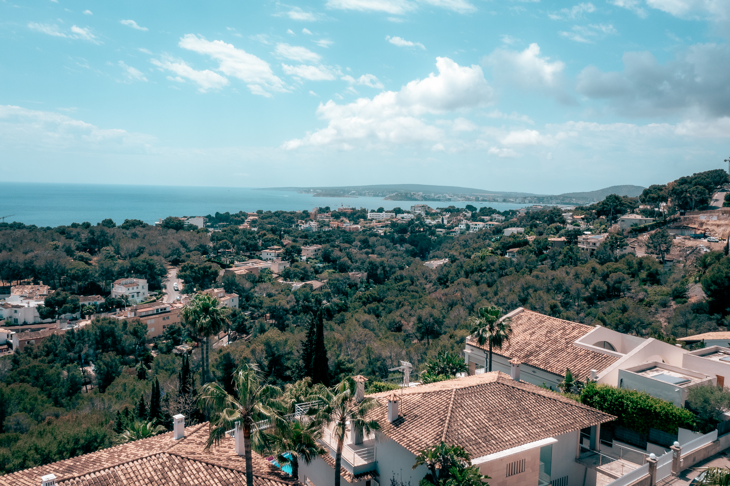 Elegant 4-Bedroom Villa in Bendinat with Sea Views and Pool — image 13