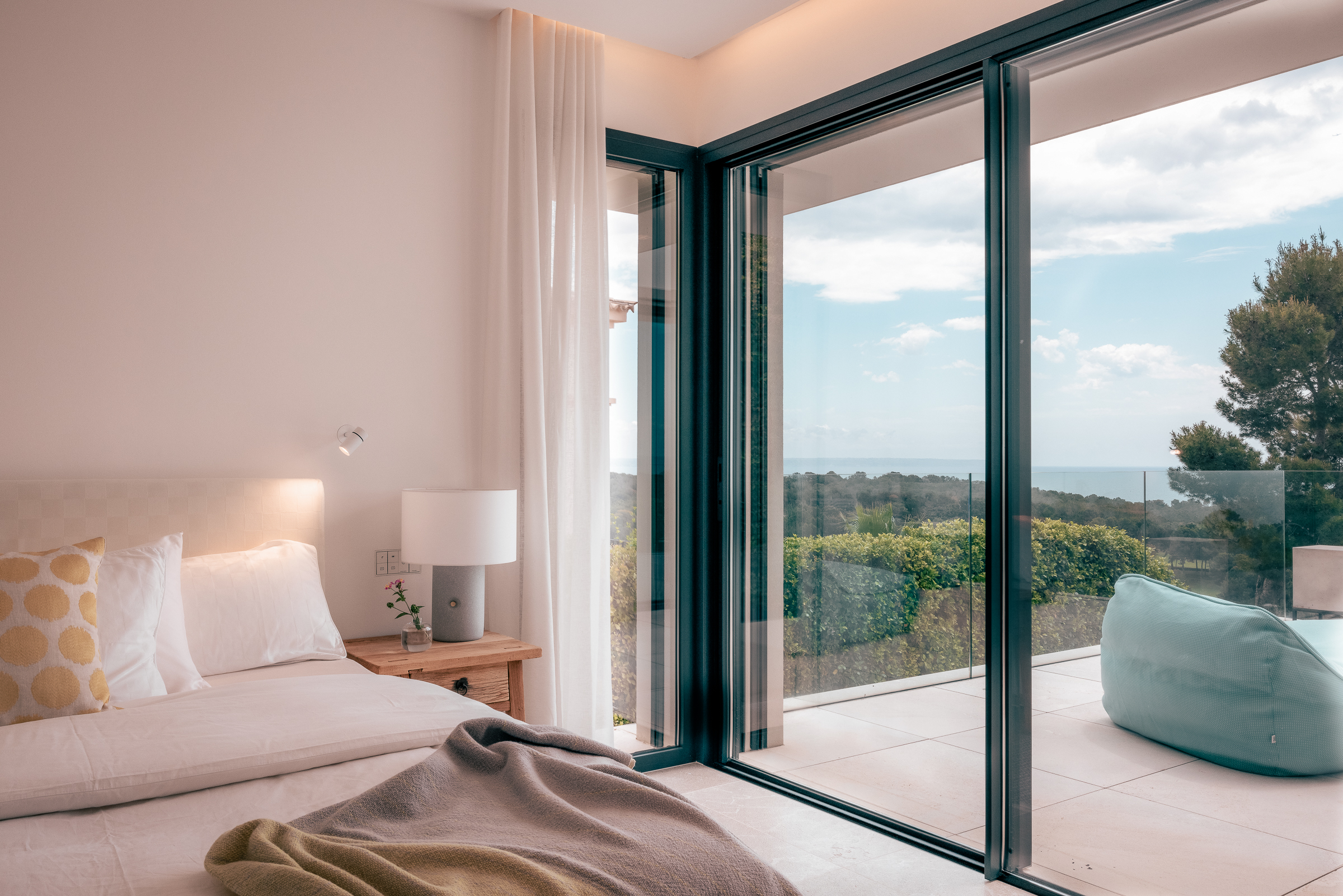 Elegant 4-Bedroom Villa in Bendinat with Sea Views and Pool — image 14