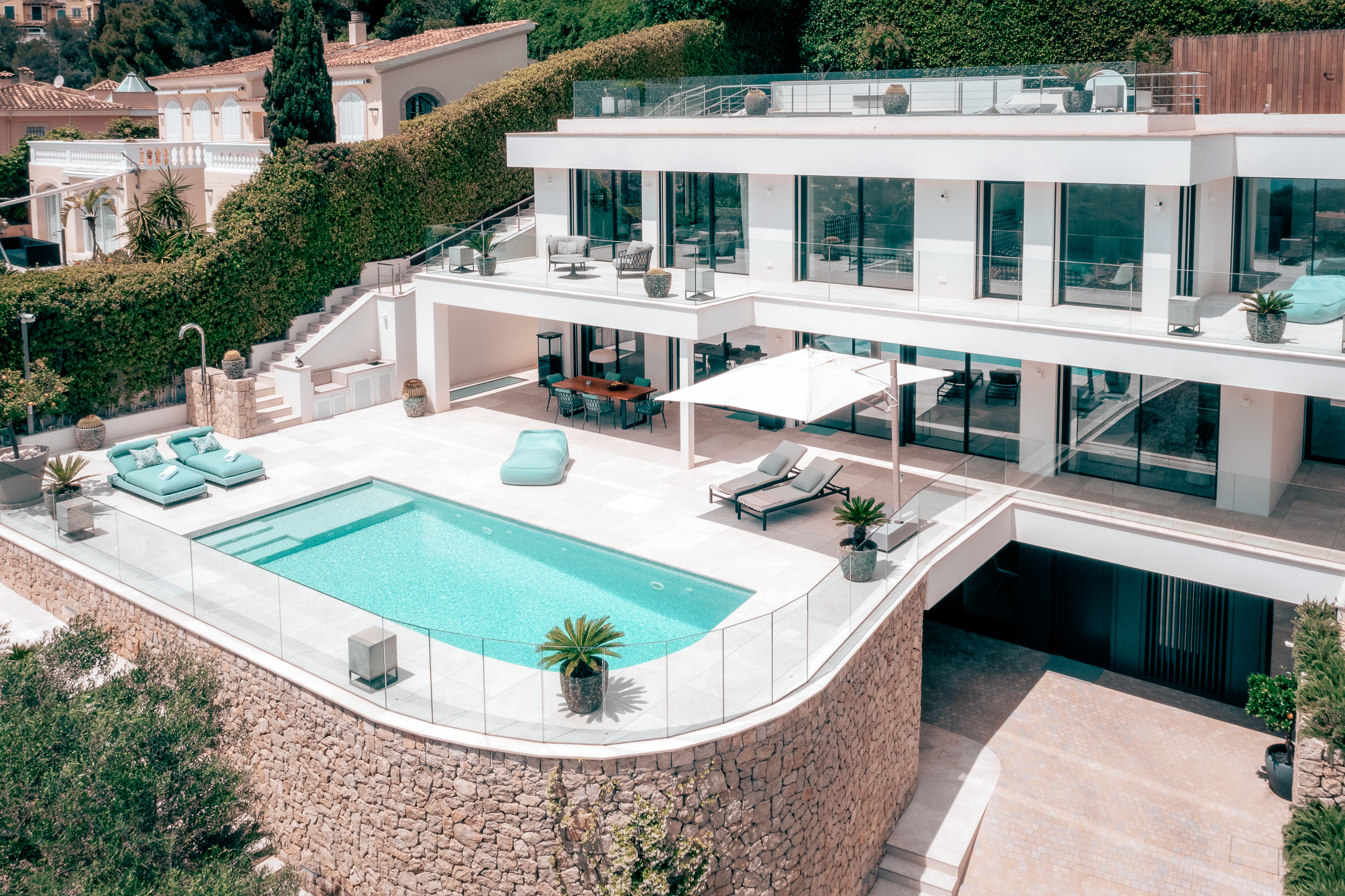 Elegant 4-Bedroom Villa in Bendinat with Sea Views and Pool — image 21