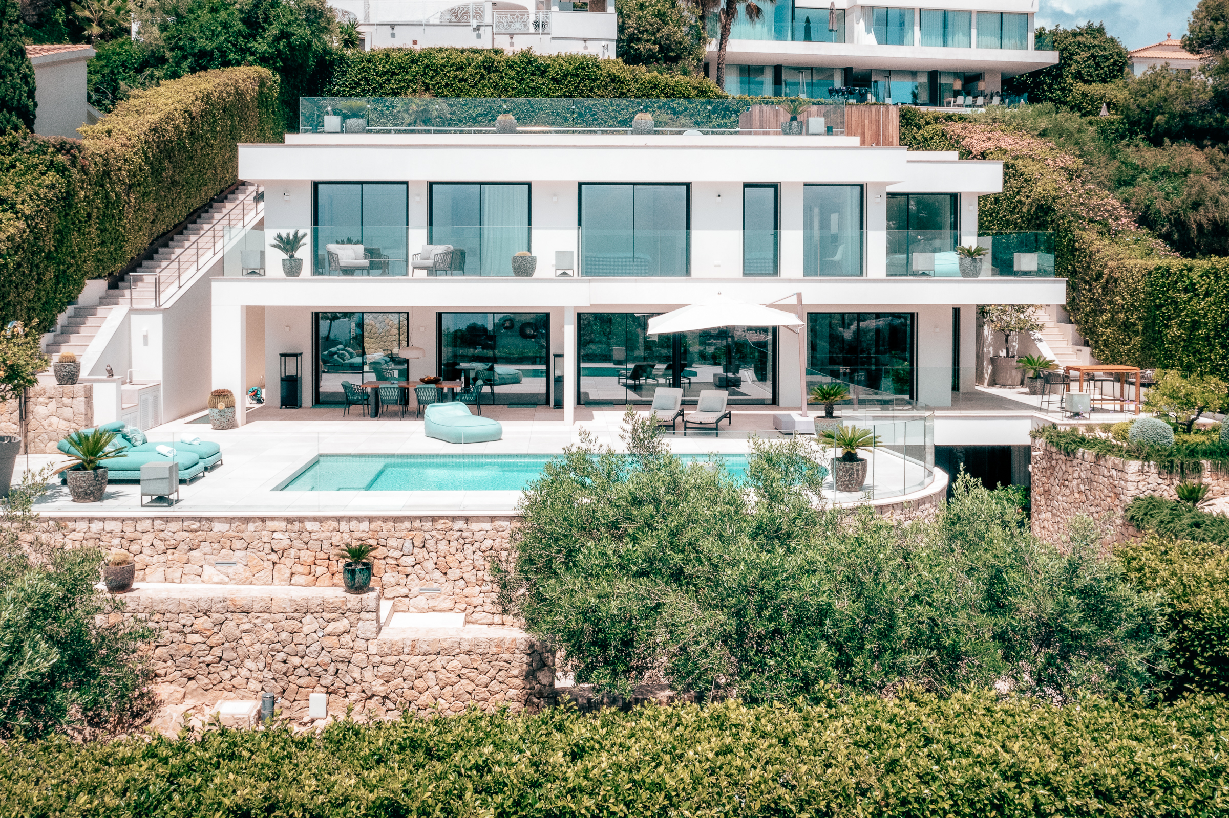 Elegant 4-Bedroom Villa in Bendinat with Sea Views and Pool — image 22
