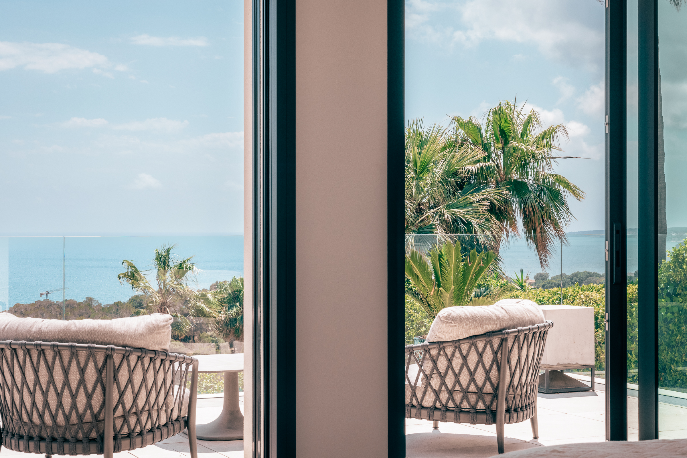 Elegant 4-Bedroom Villa in Bendinat with Sea Views and Pool — image 26