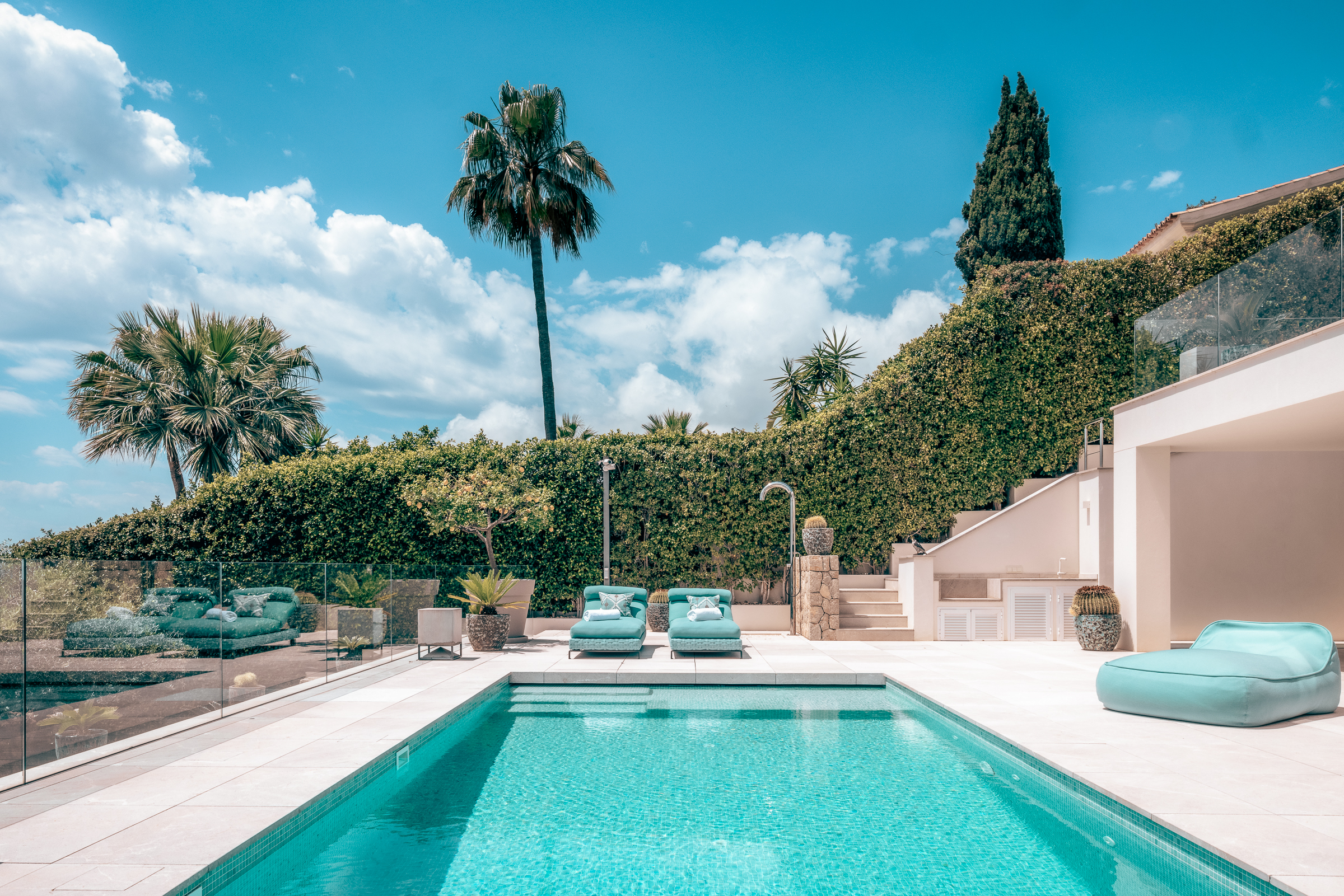 Elegant 4-Bedroom Villa in Bendinat with Sea Views and Pool — image 27
