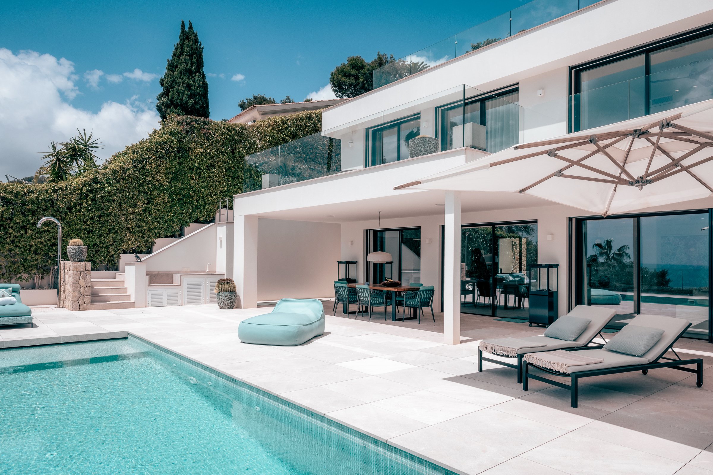 Elegant 4-Bedroom Villa in Bendinat with Sea Views and Pool — image 29