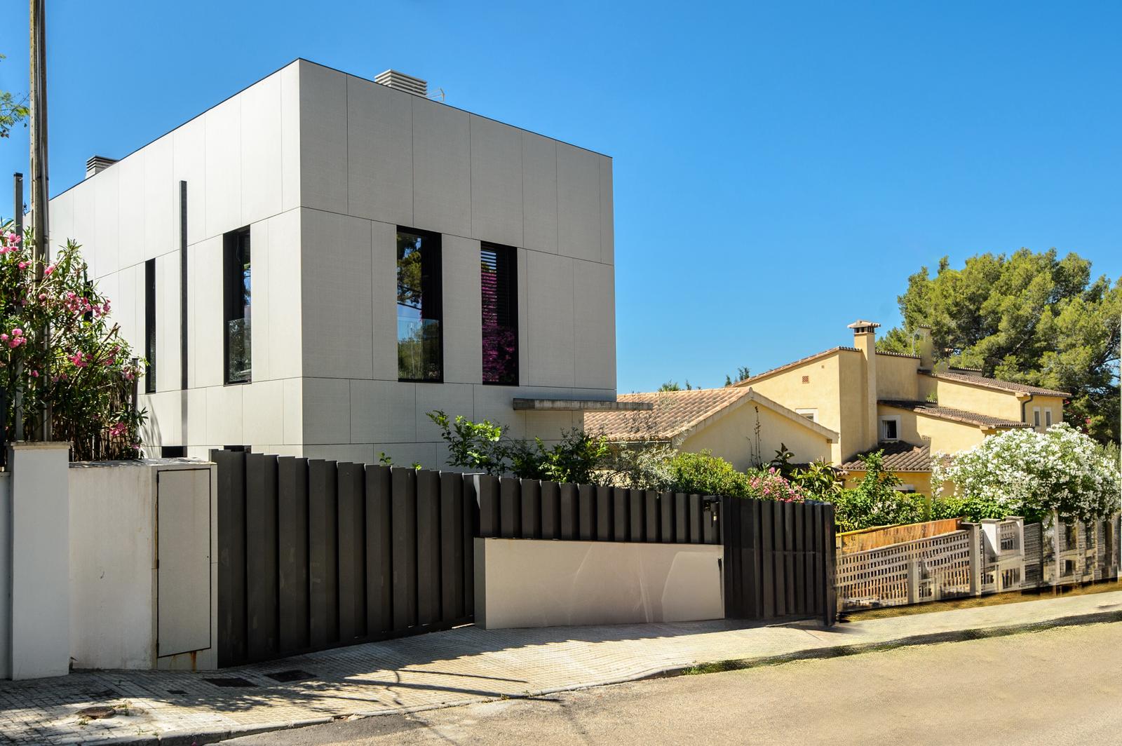 Contemporary Villa with Elegant Mediterranean Living — image 12