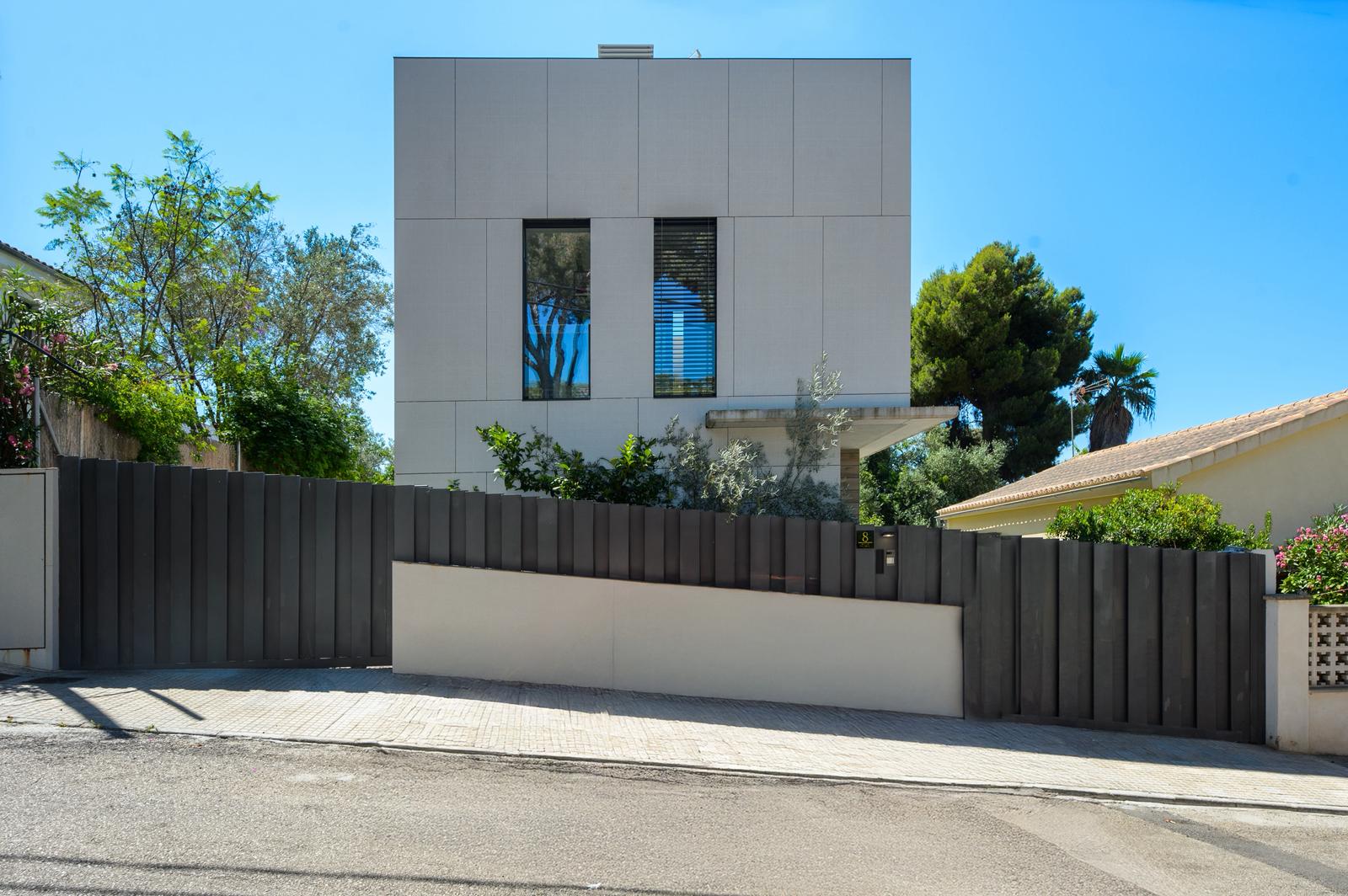Contemporary Villa with Elegant Mediterranean Living — image 13