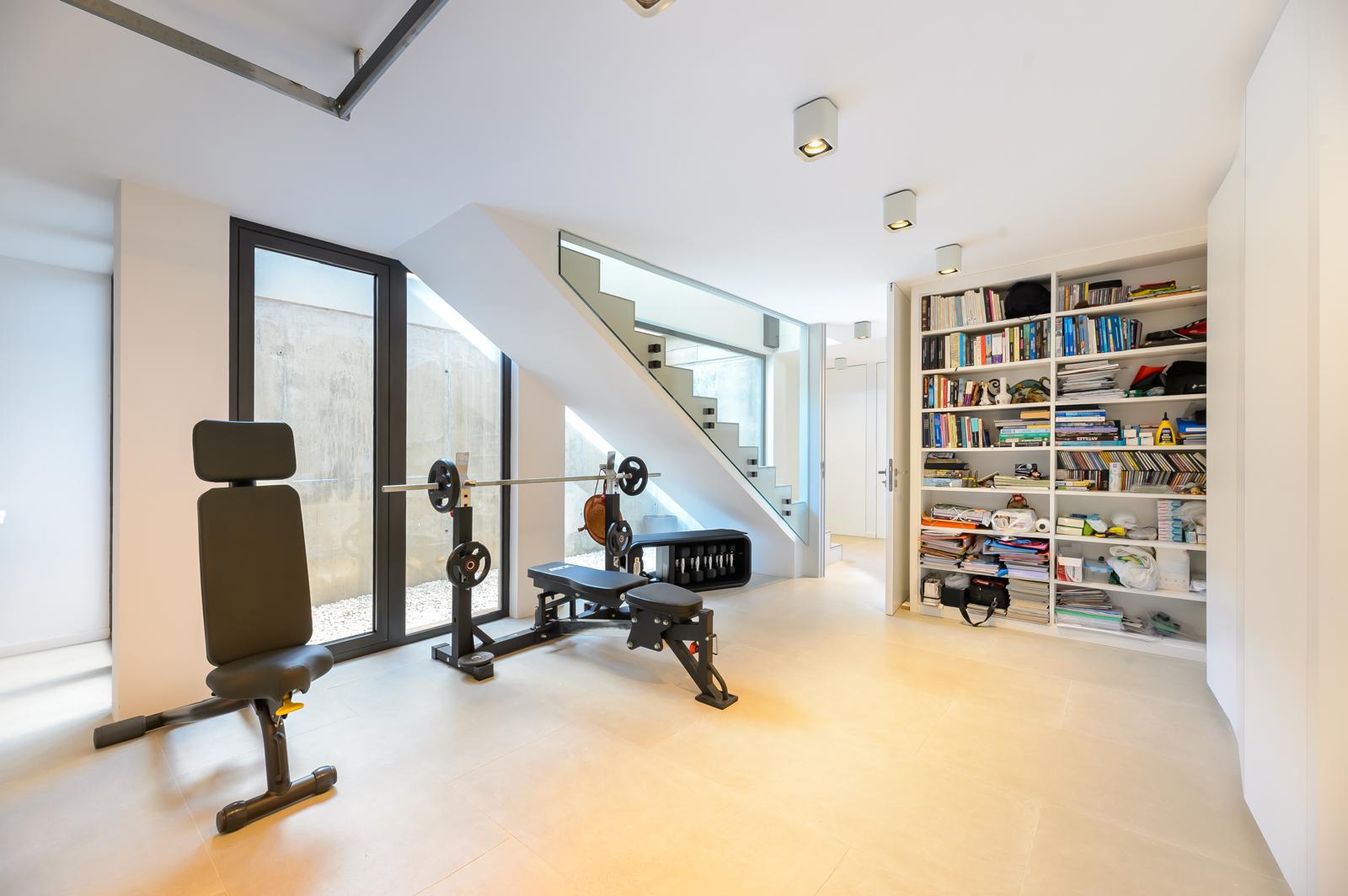Contemporary Villa with Elegant Mediterranean Living — image 16