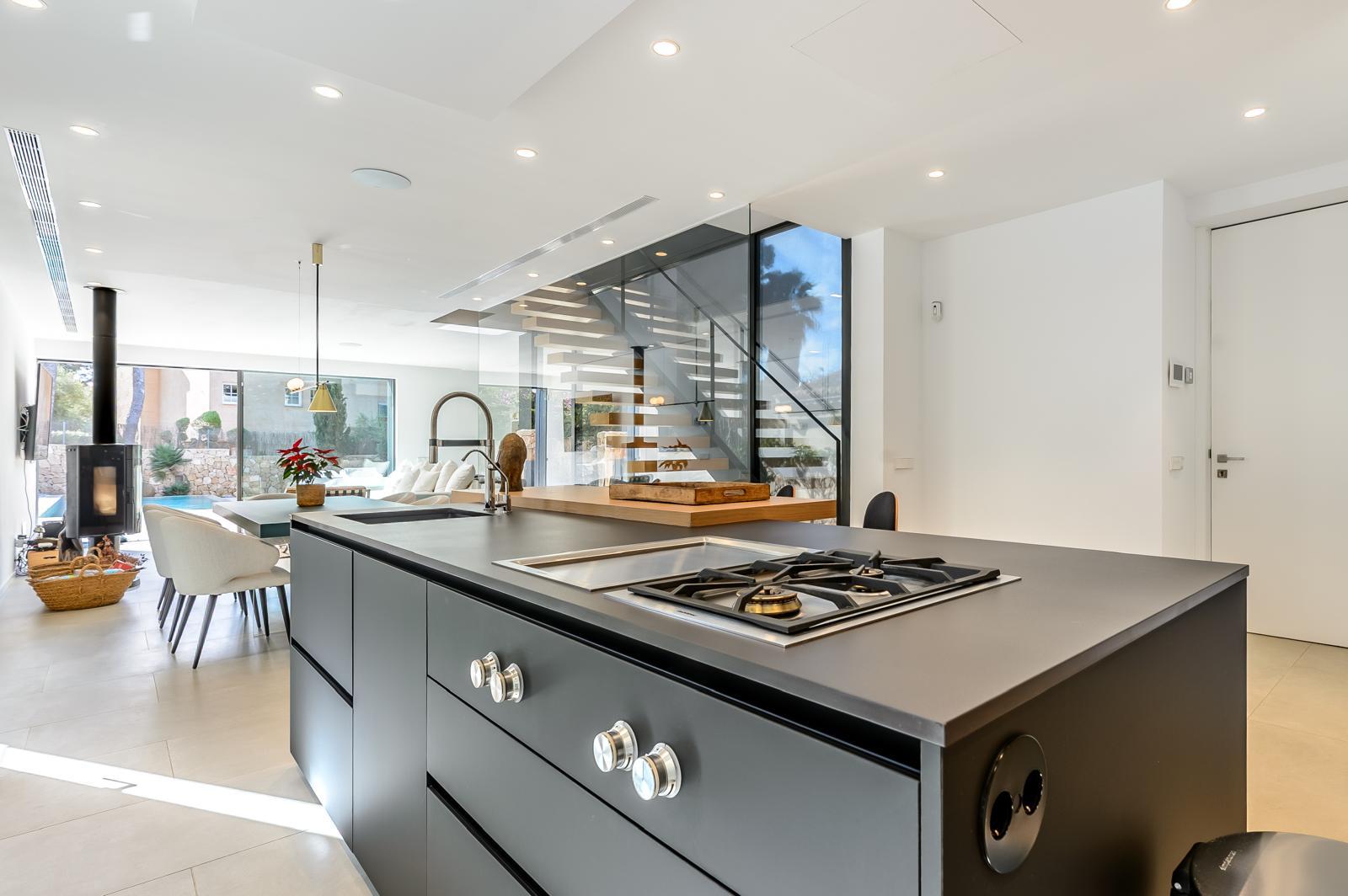 Contemporary Villa with Elegant Mediterranean Living — image 18