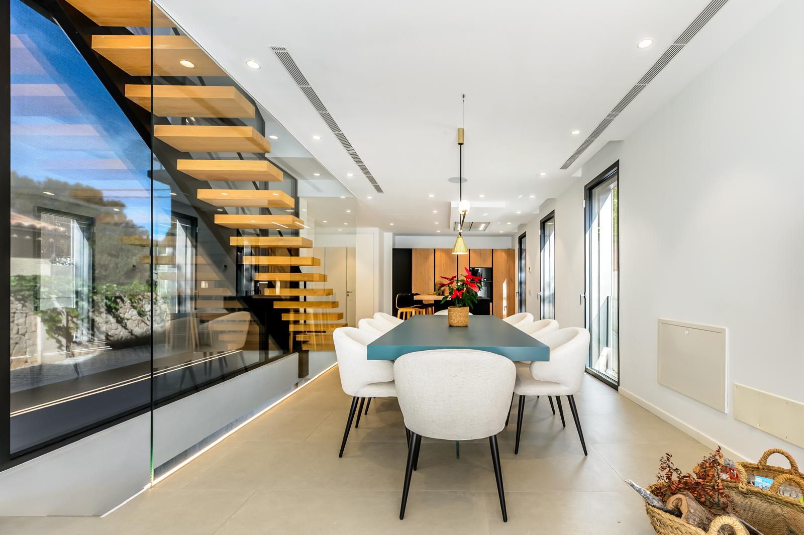 Contemporary Villa with Elegant Mediterranean Living — image 25