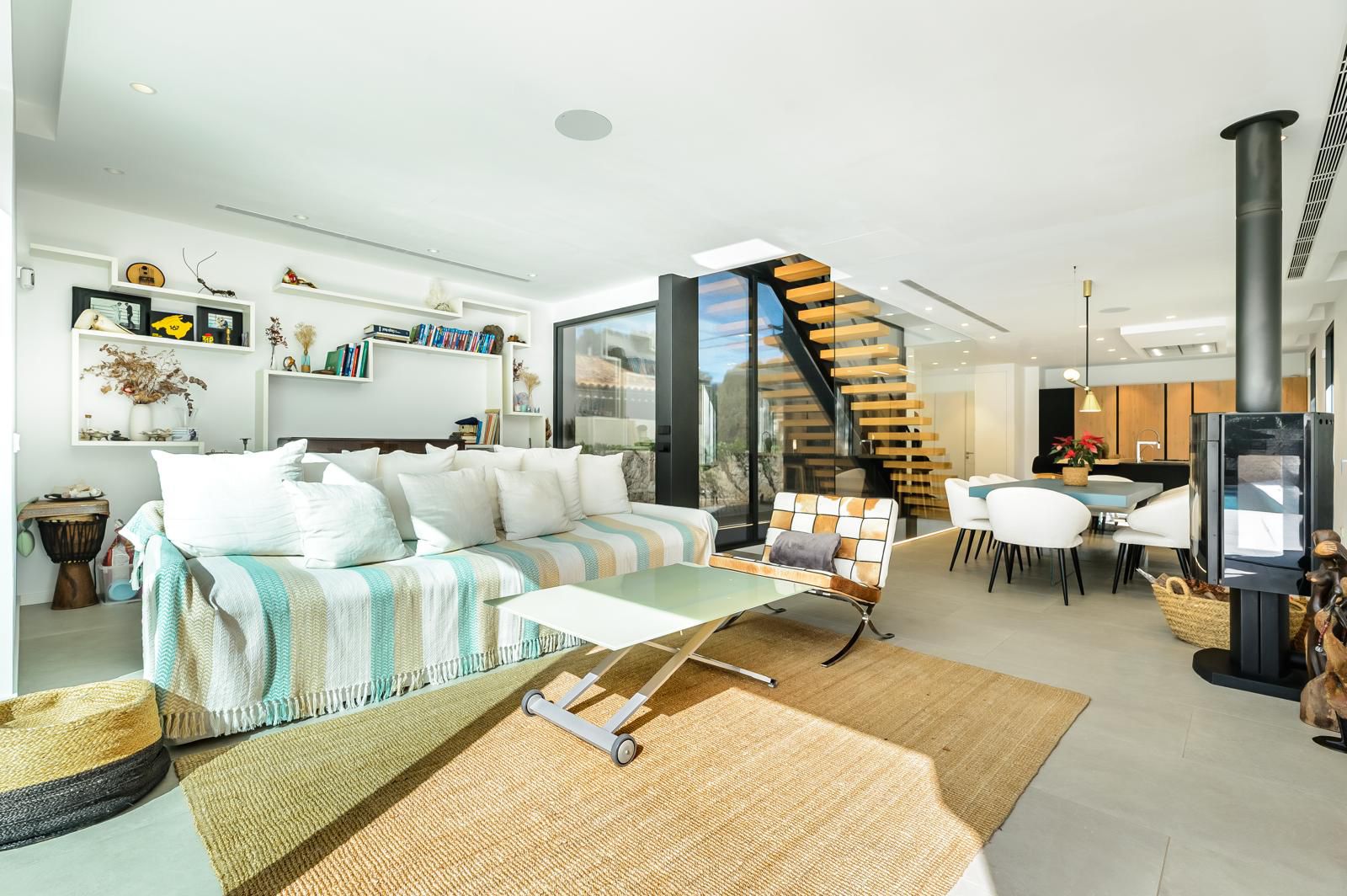 Contemporary Villa with Elegant Mediterranean Living — image 28