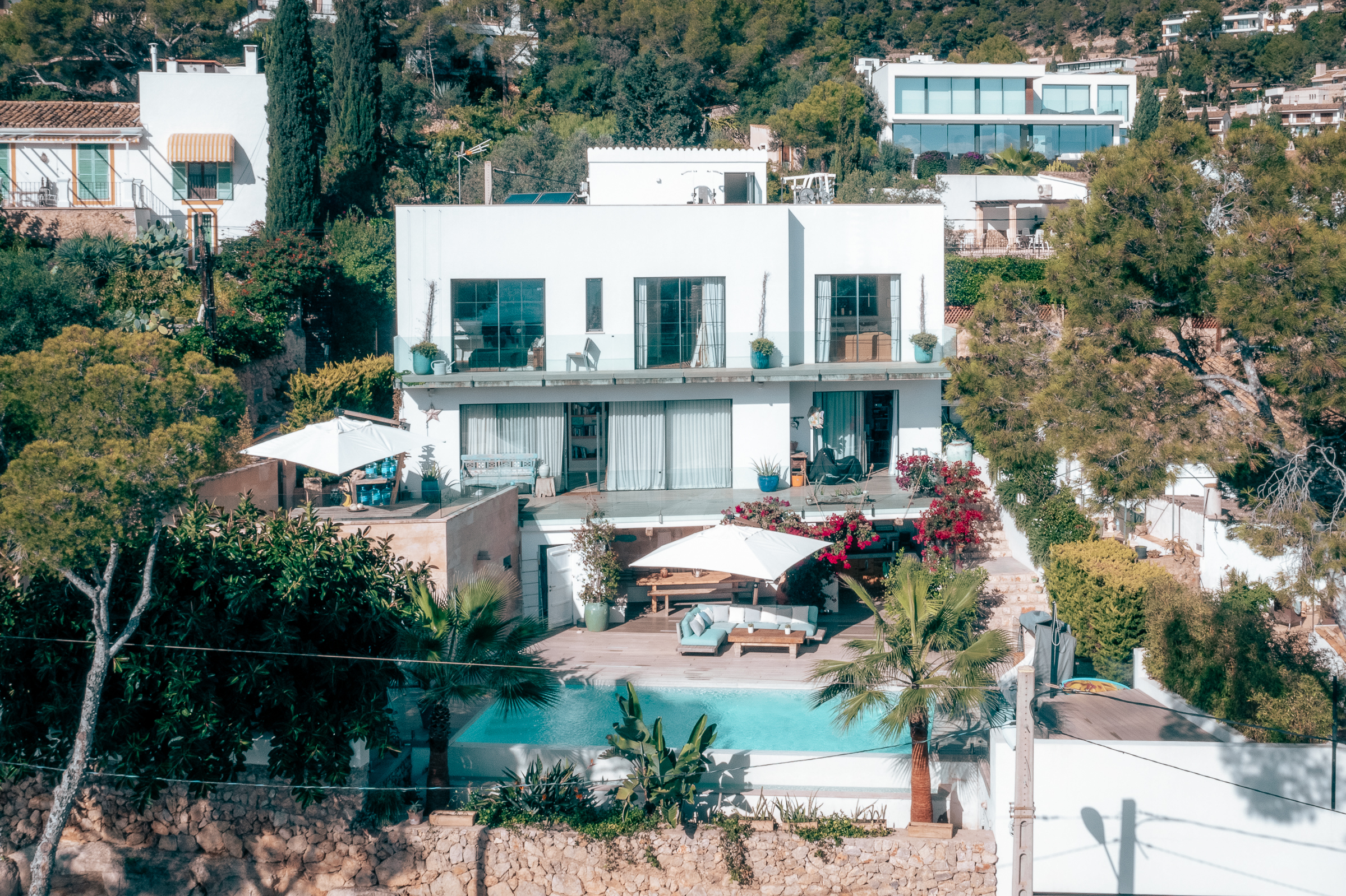 Modern 5-Bedroom Villa in Genova with Sea Views — 1