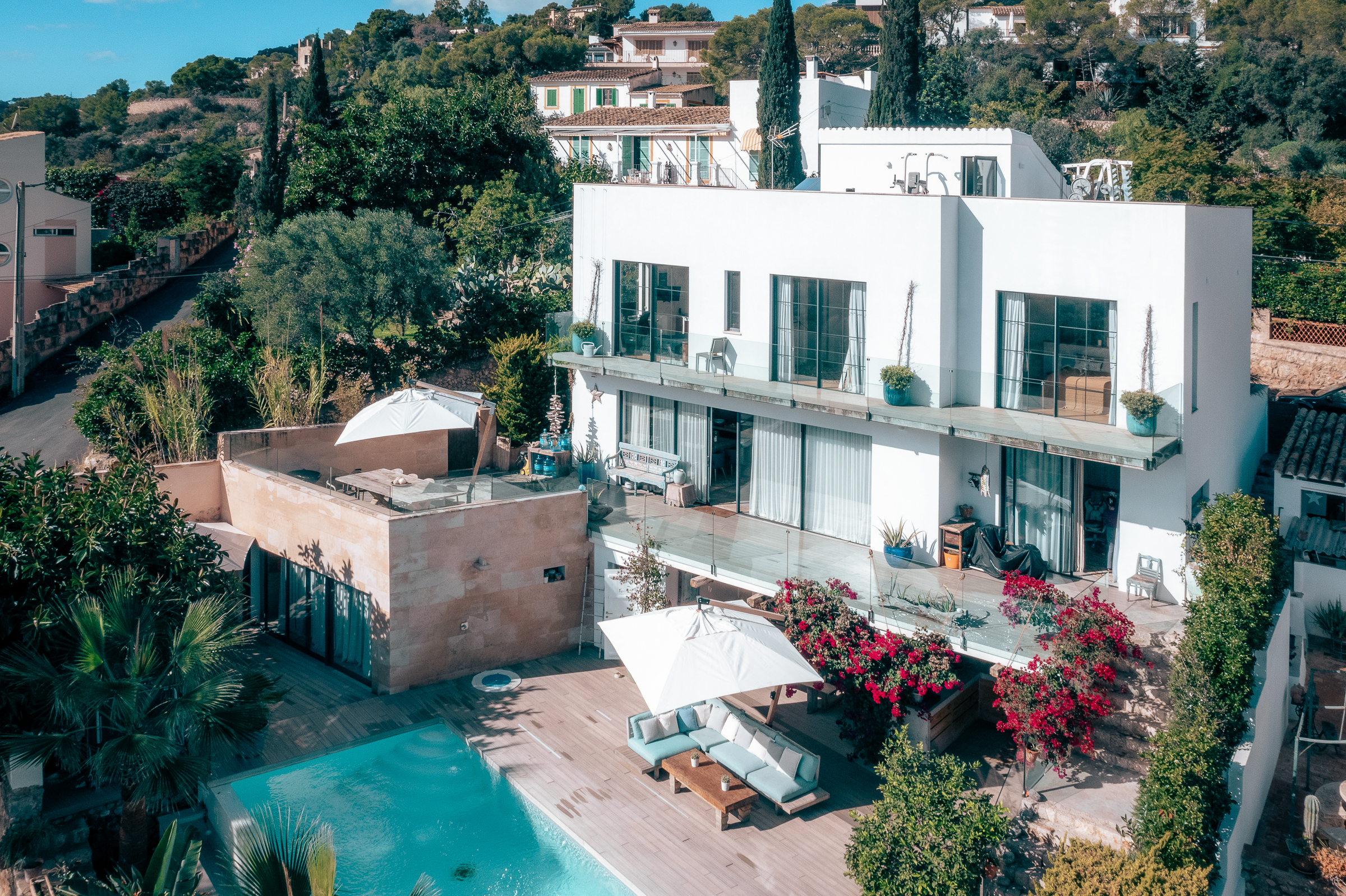 Modern 5-Bedroom Villa in Genova with Sea Views — 2
