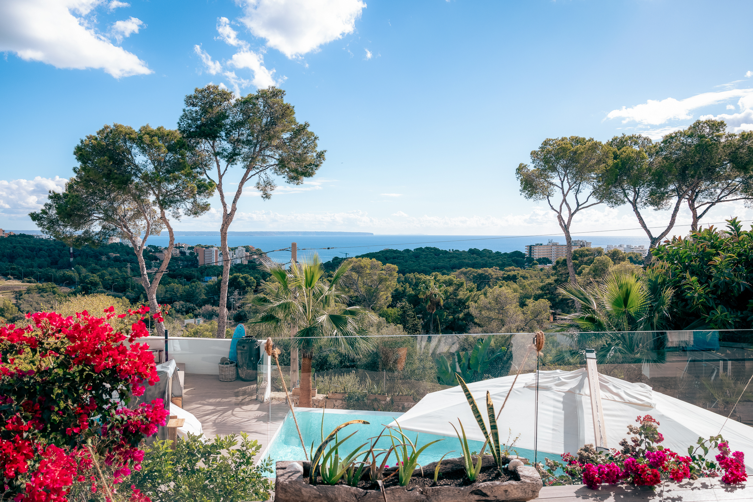 Modern 5-Bedroom Villa in Genova with Sea Views — 3