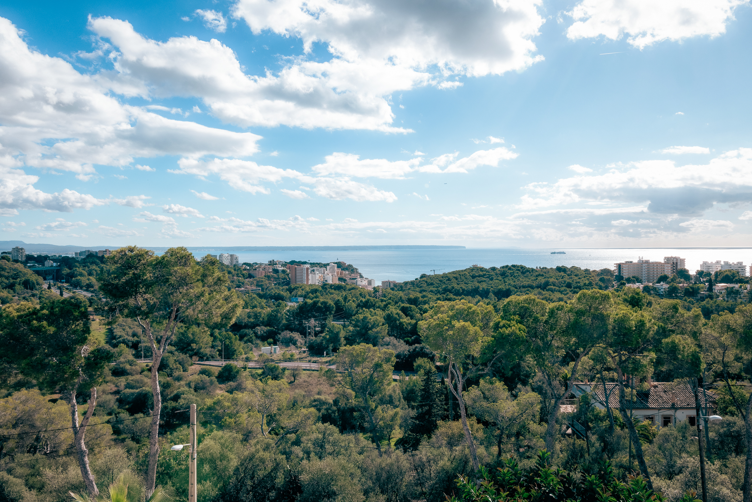 Modern 5-Bedroom Villa in Genova with Sea Views — image 18