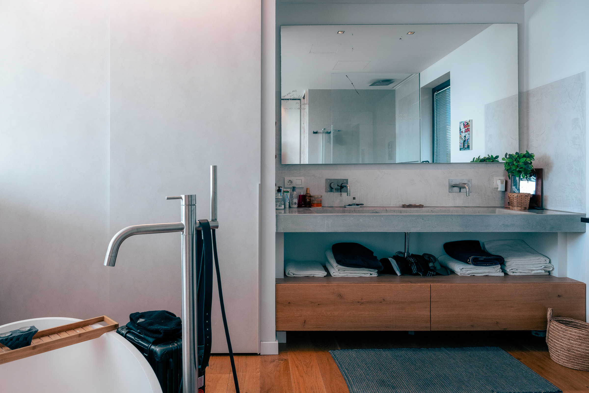 Modern 5-Bedroom Villa in Genova with Sea Views — image 22