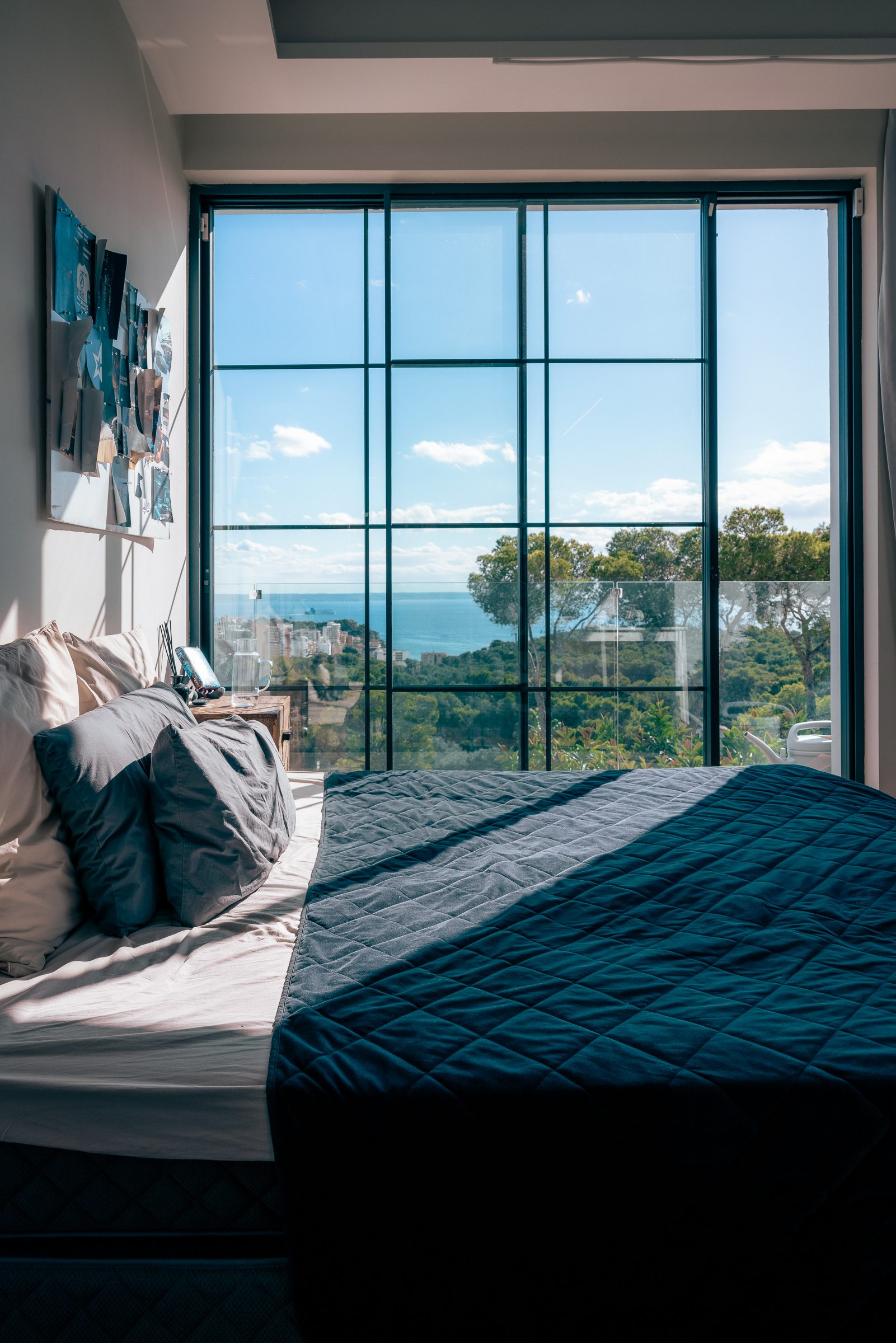 Modern 5-Bedroom Villa in Genova with Sea Views — image 24