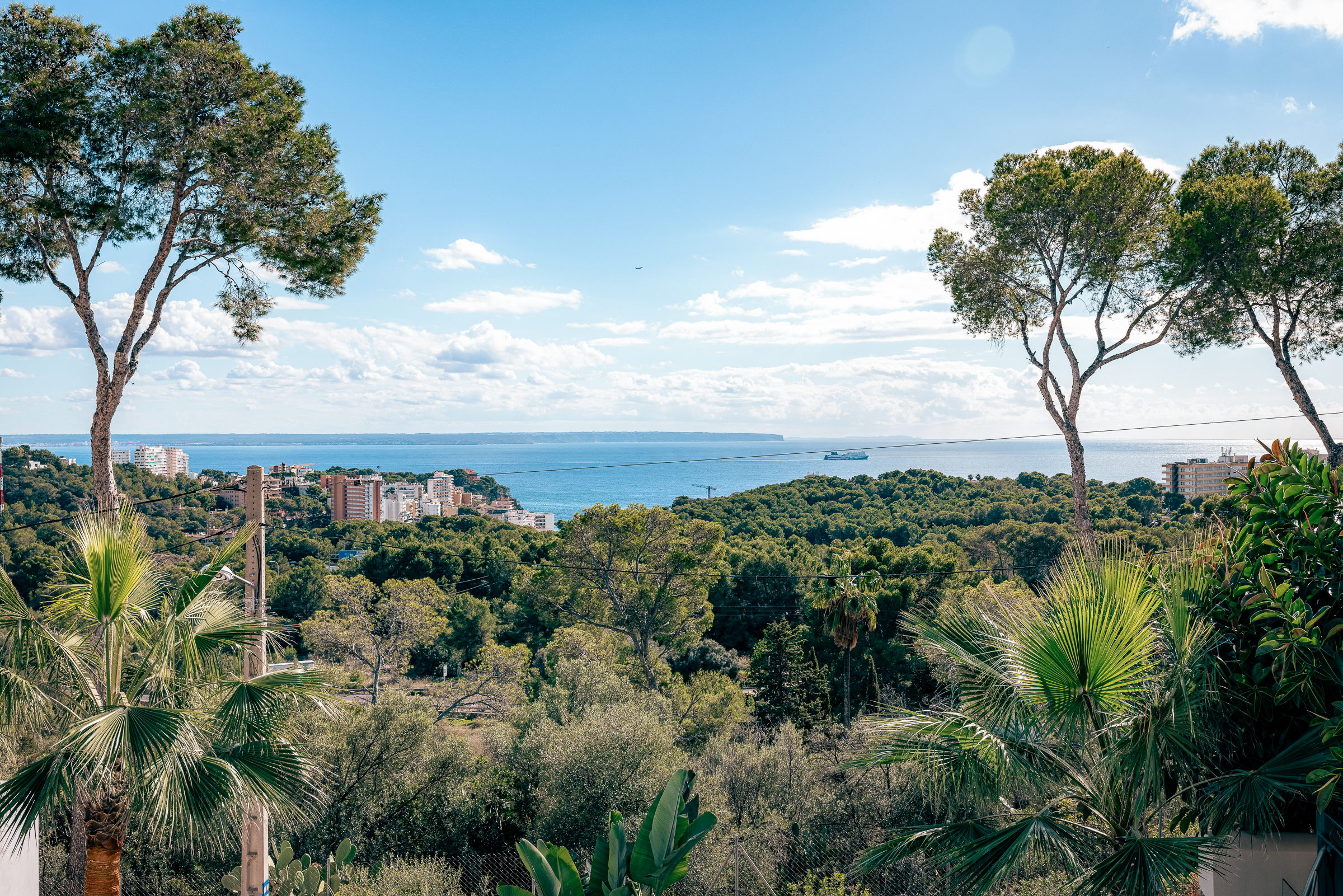 Modern 5-Bedroom Villa in Genova with Sea Views — image 30
