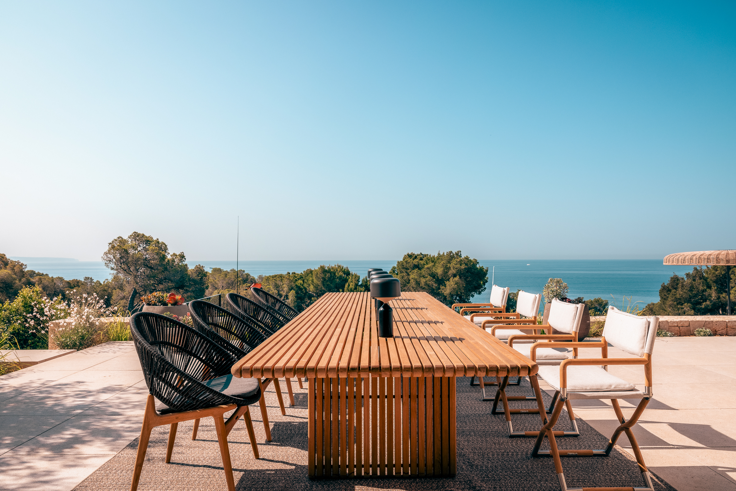 Elegant 5-Bedroom Villa in Old Bendinat with Sea Views — image 15