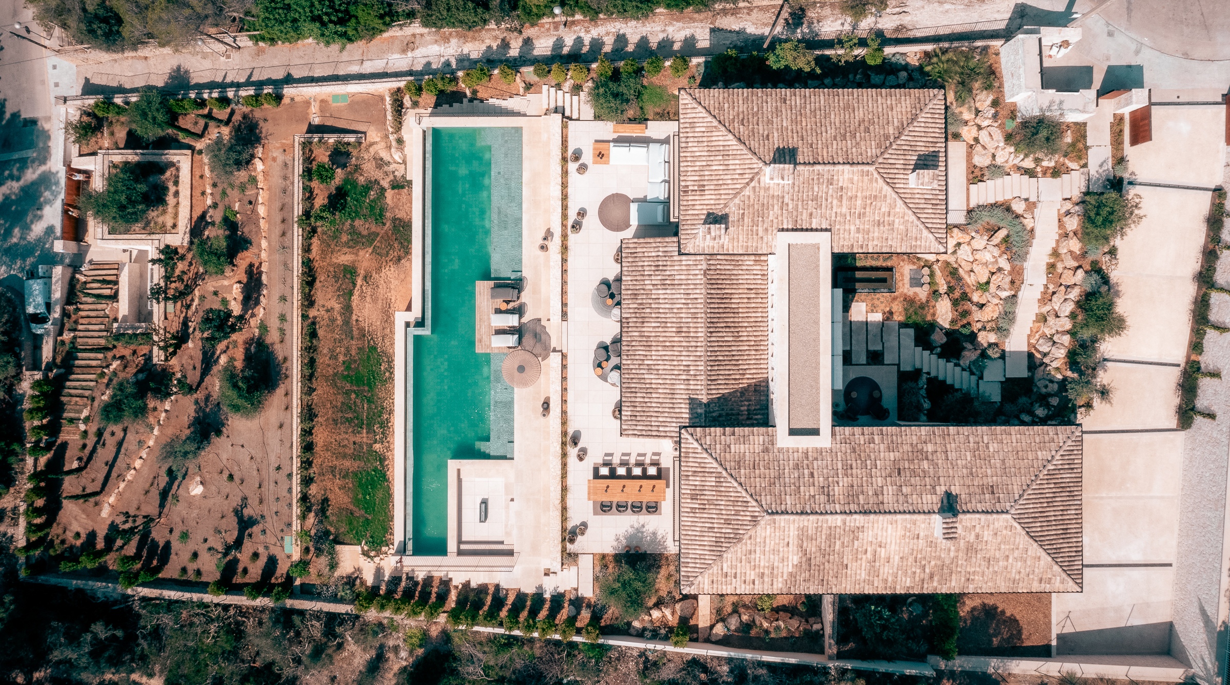 Elegant 5-Bedroom Villa in Old Bendinat with Sea Views — image 20