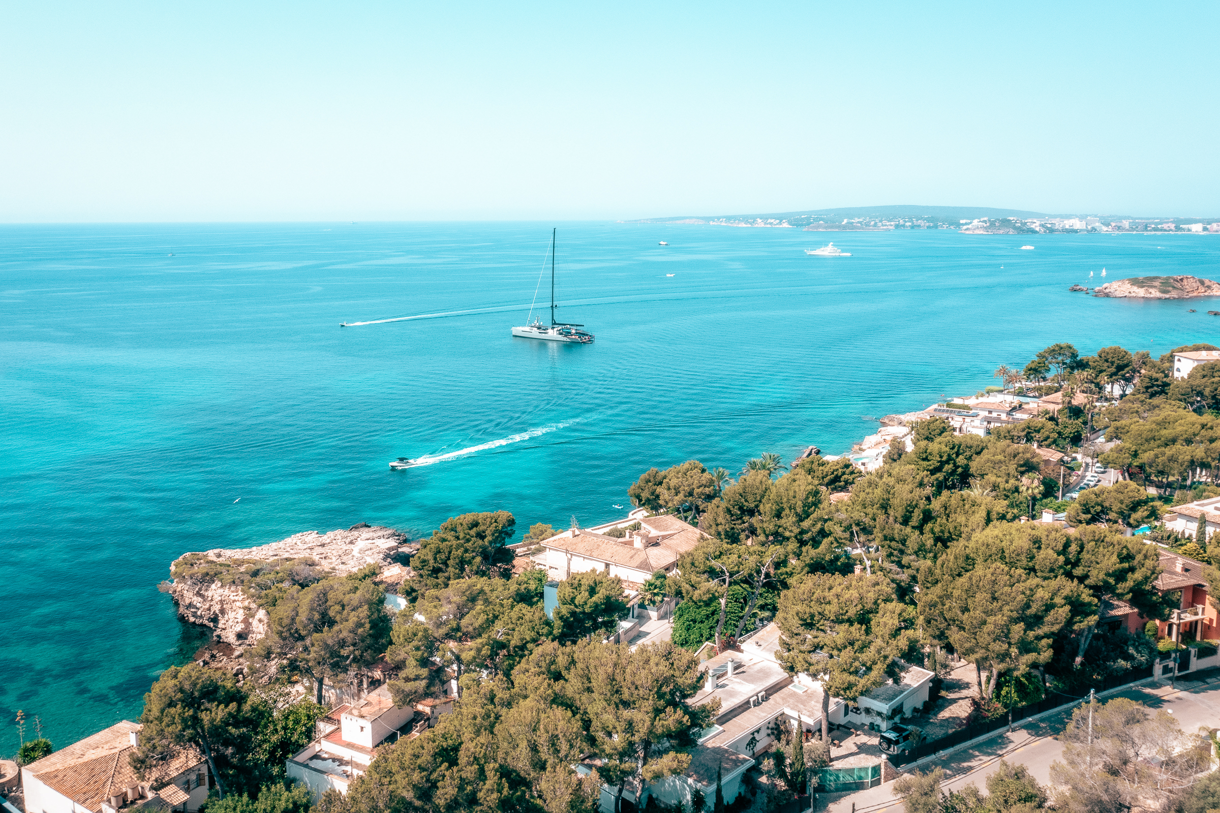 Elegant 5-Bedroom Villa in Old Bendinat with Sea Views — image 21