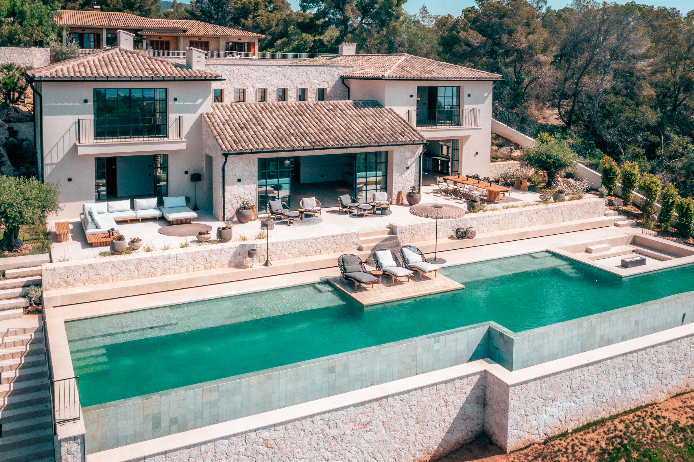Elegant 5-Bedroom Villa in Old Bendinat with Sea Views — image 22