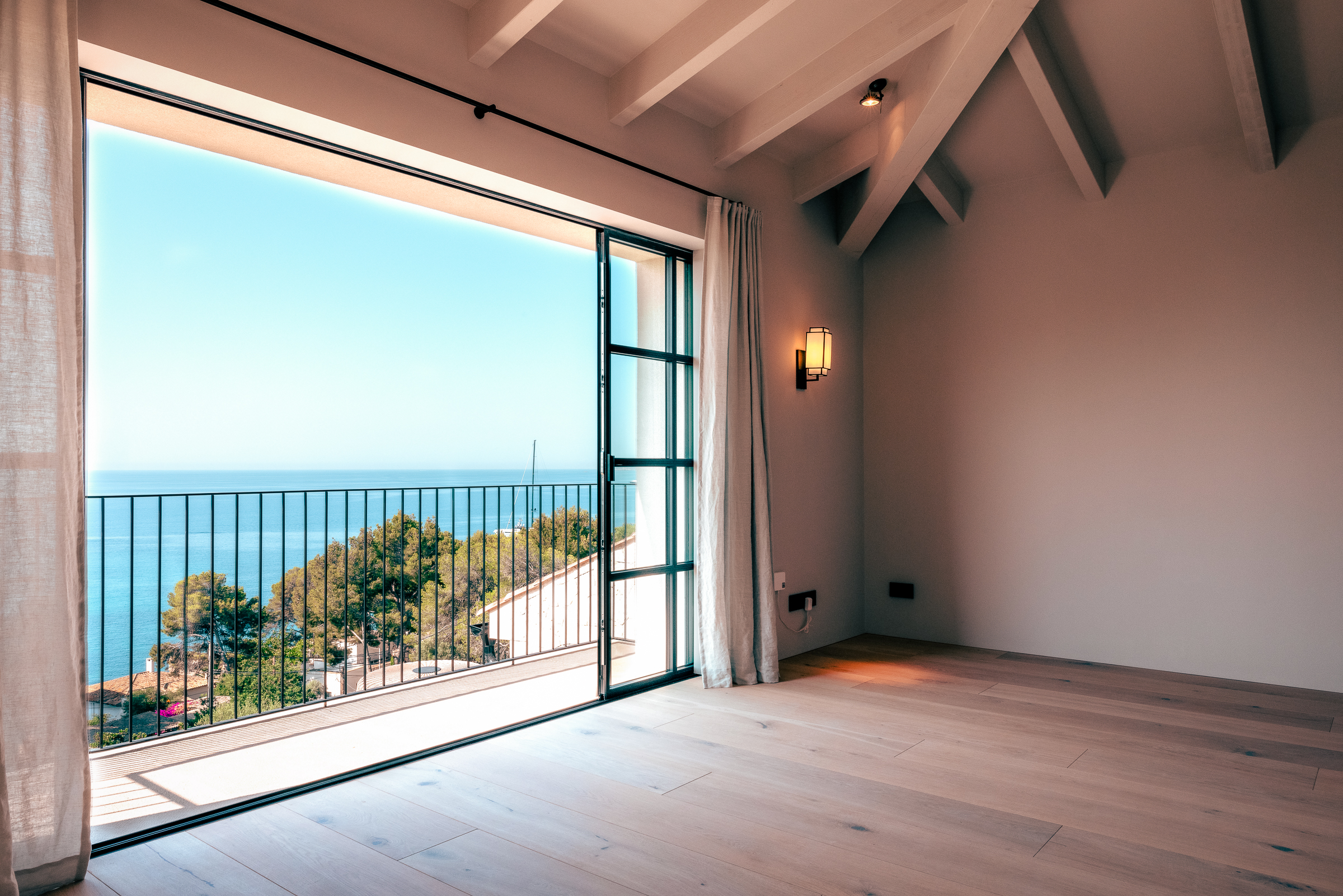 Elegant 5-Bedroom Villa in Old Bendinat with Sea Views — image 26
