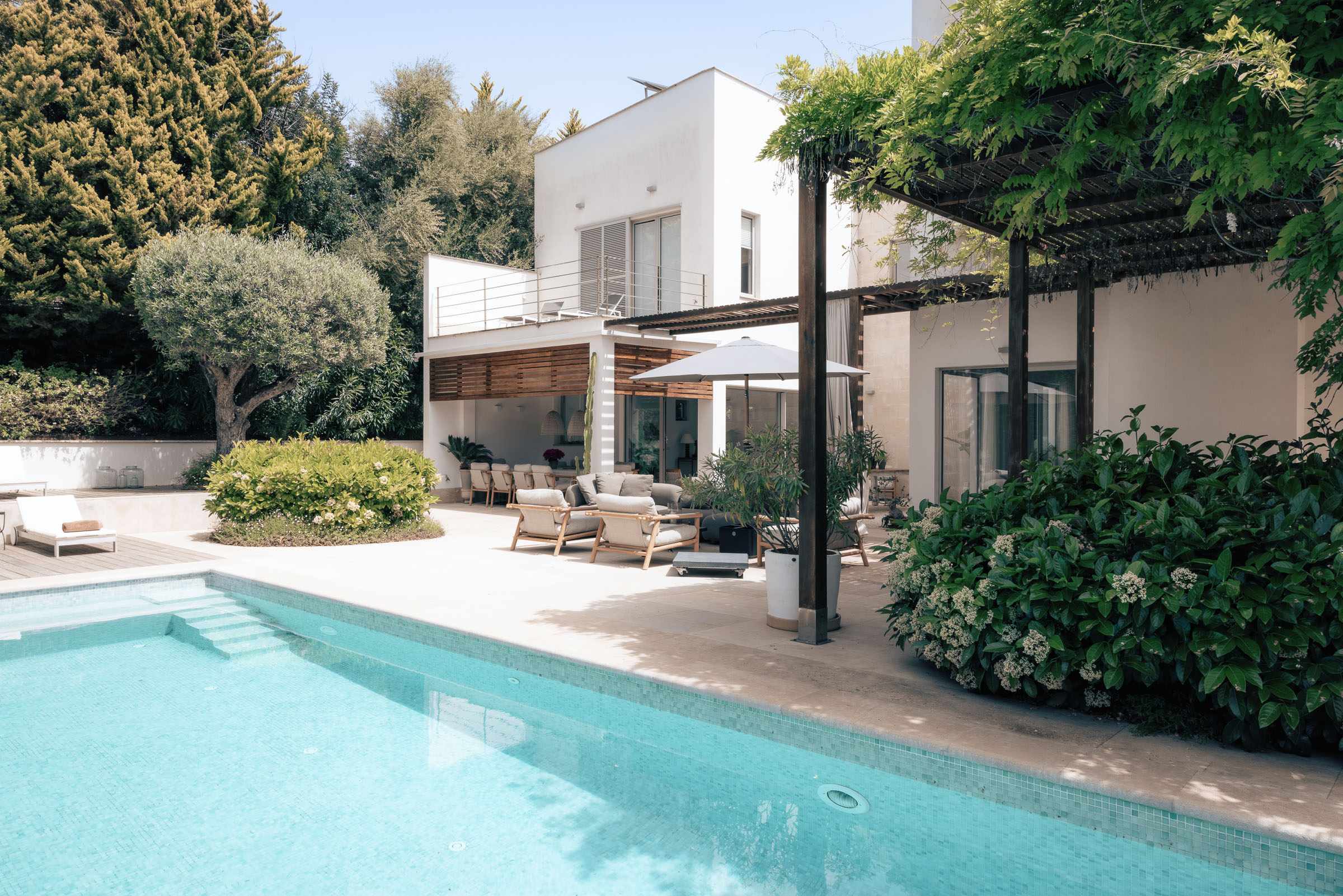 Mediterranean Villa Just Steps from the Sea in Old Bendinat — 1