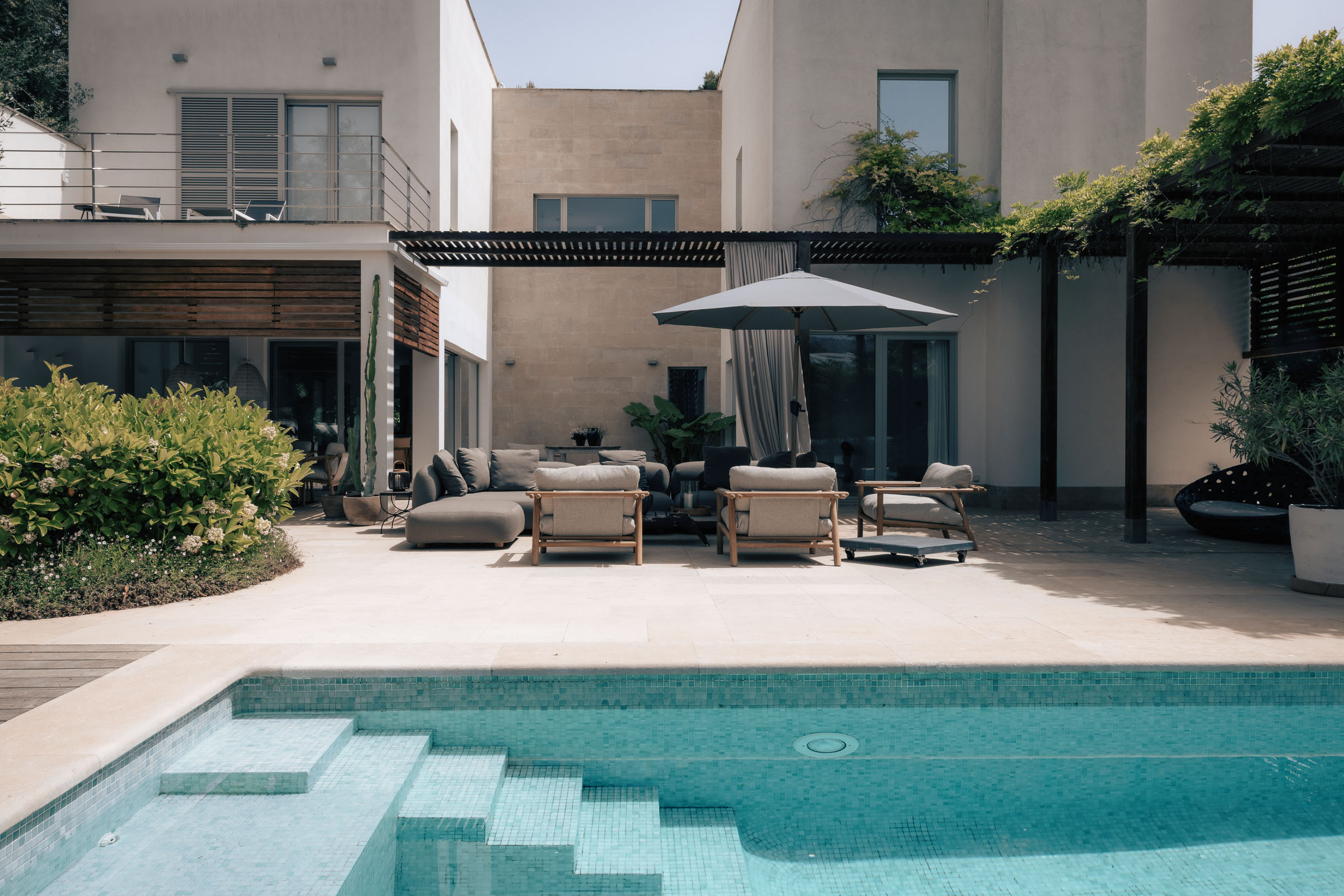 Mediterranean Villa Just Steps from the Sea in Old Bendinat — 2