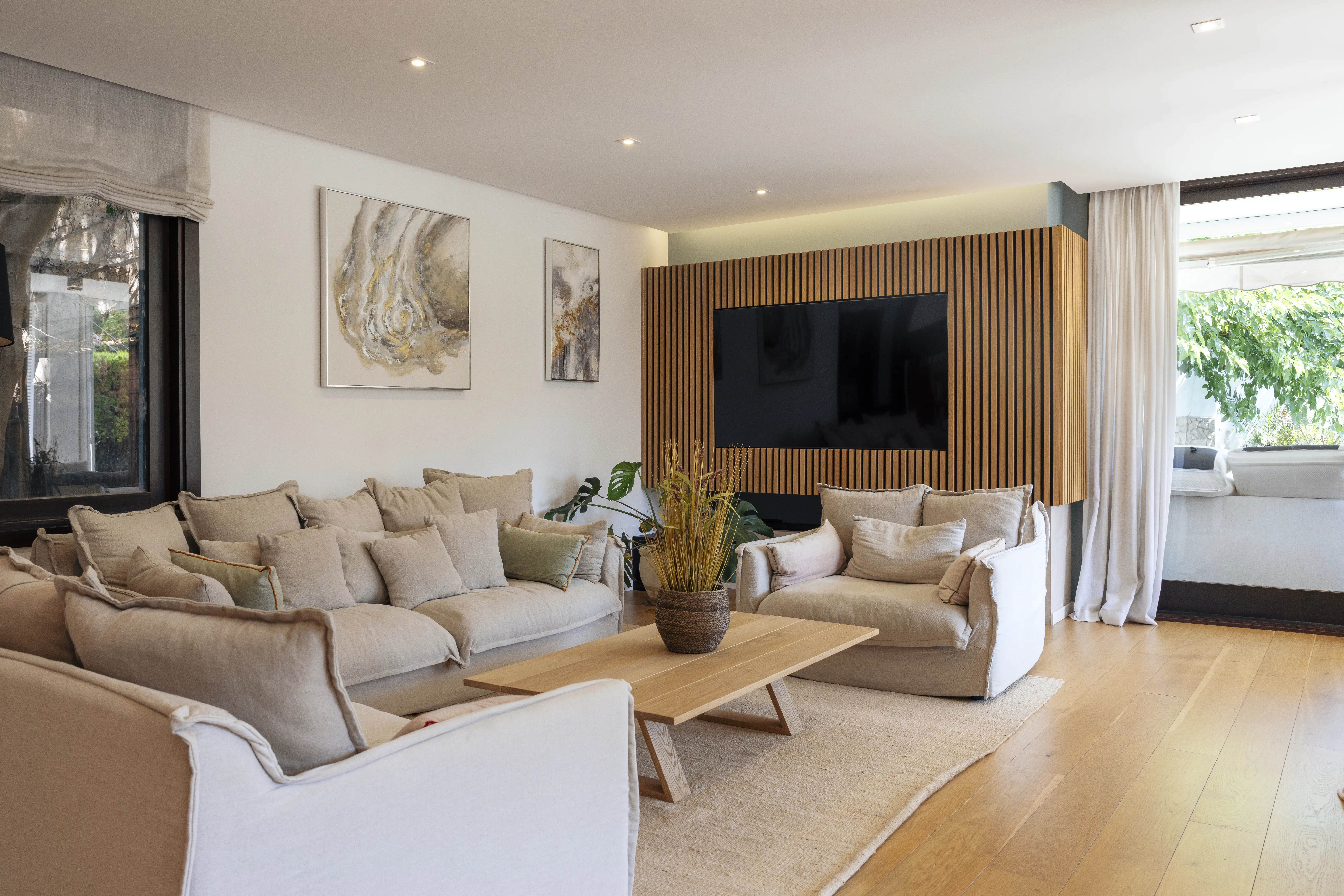 Beautiful 5-Bedroom Villa in Palma with Pool and Terrace — 4