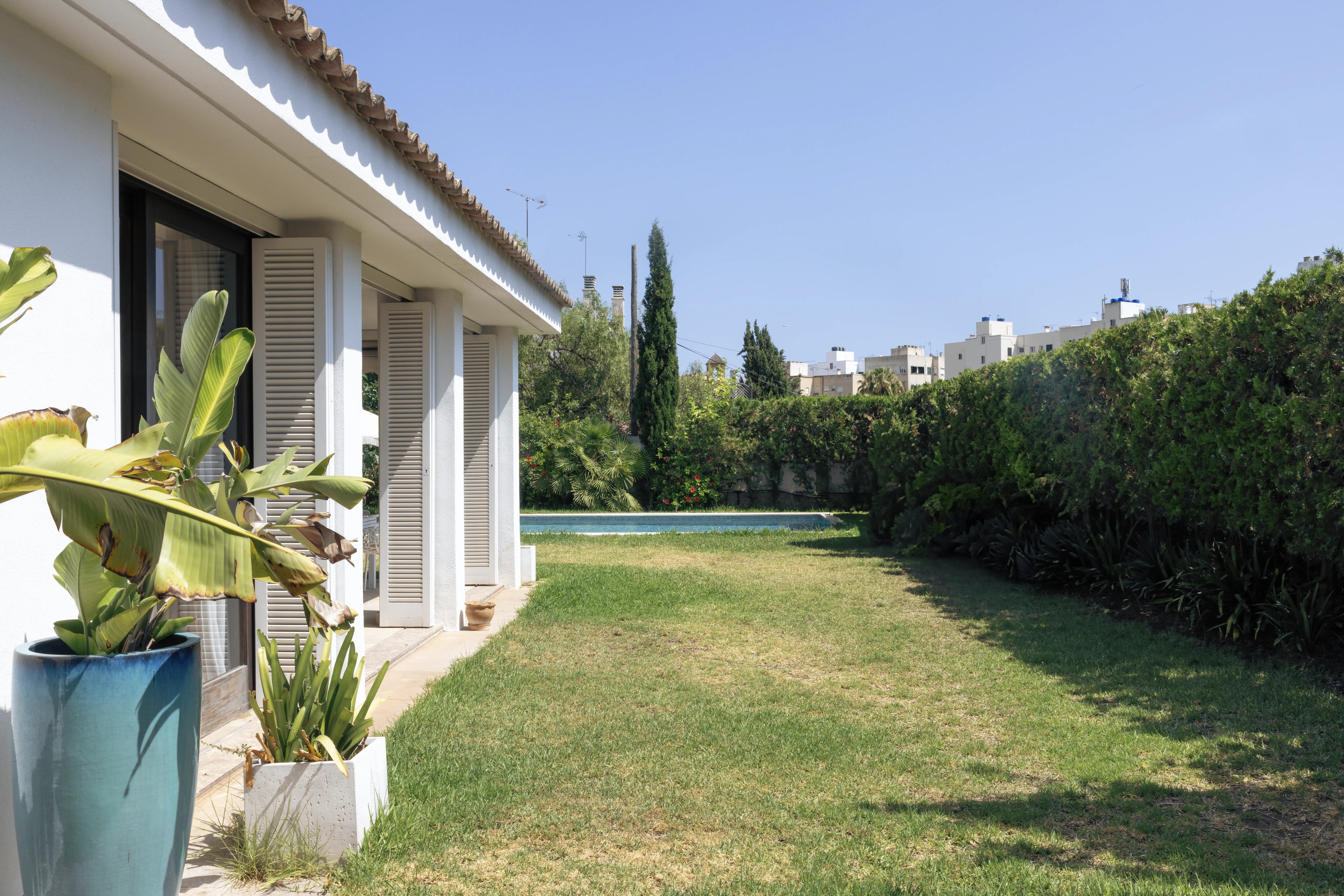 Beautiful 5-Bedroom Villa in Palma with Pool and Terrace — image 13