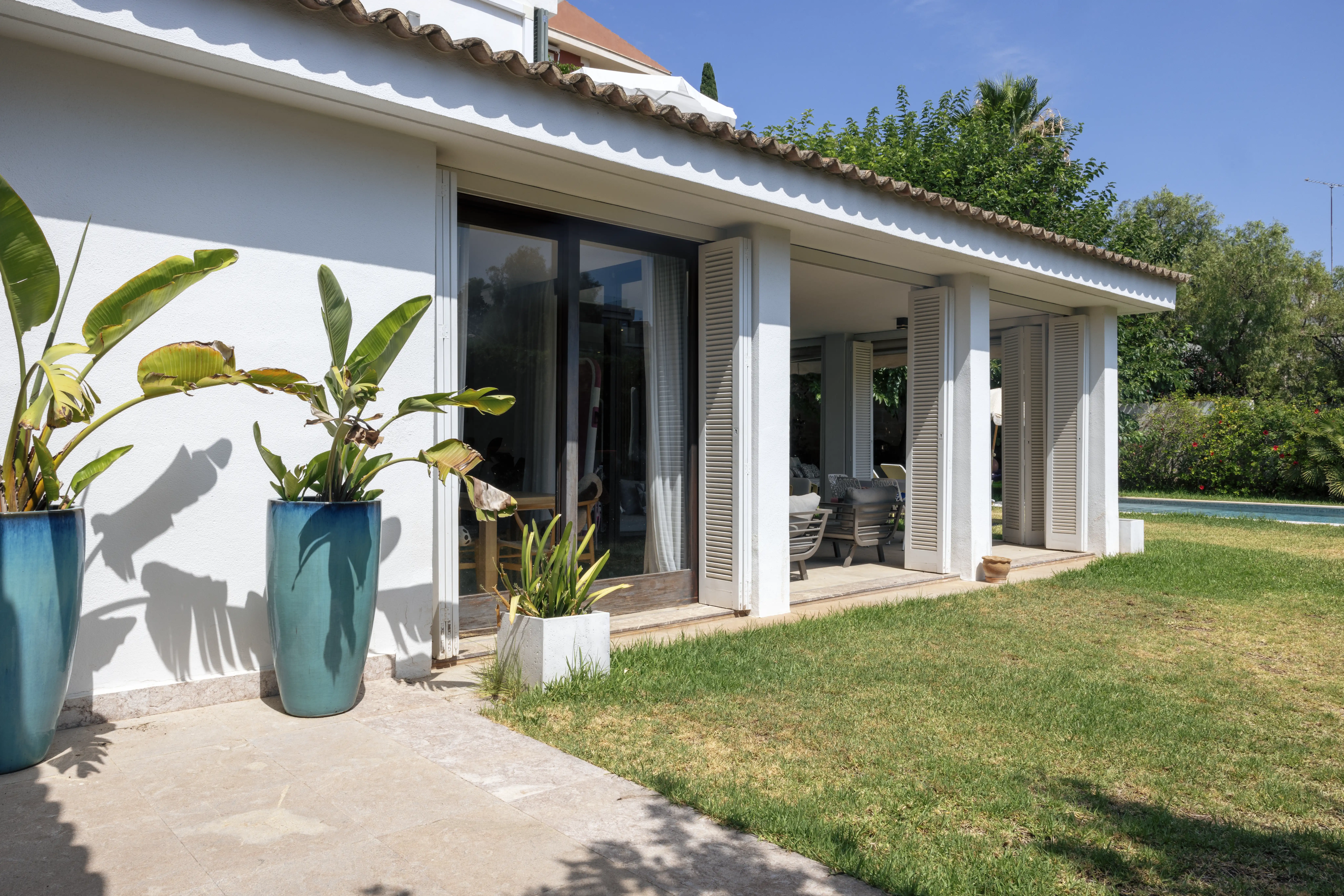 Beautiful 5-Bedroom Villa in Palma with Pool and Terrace — image 14