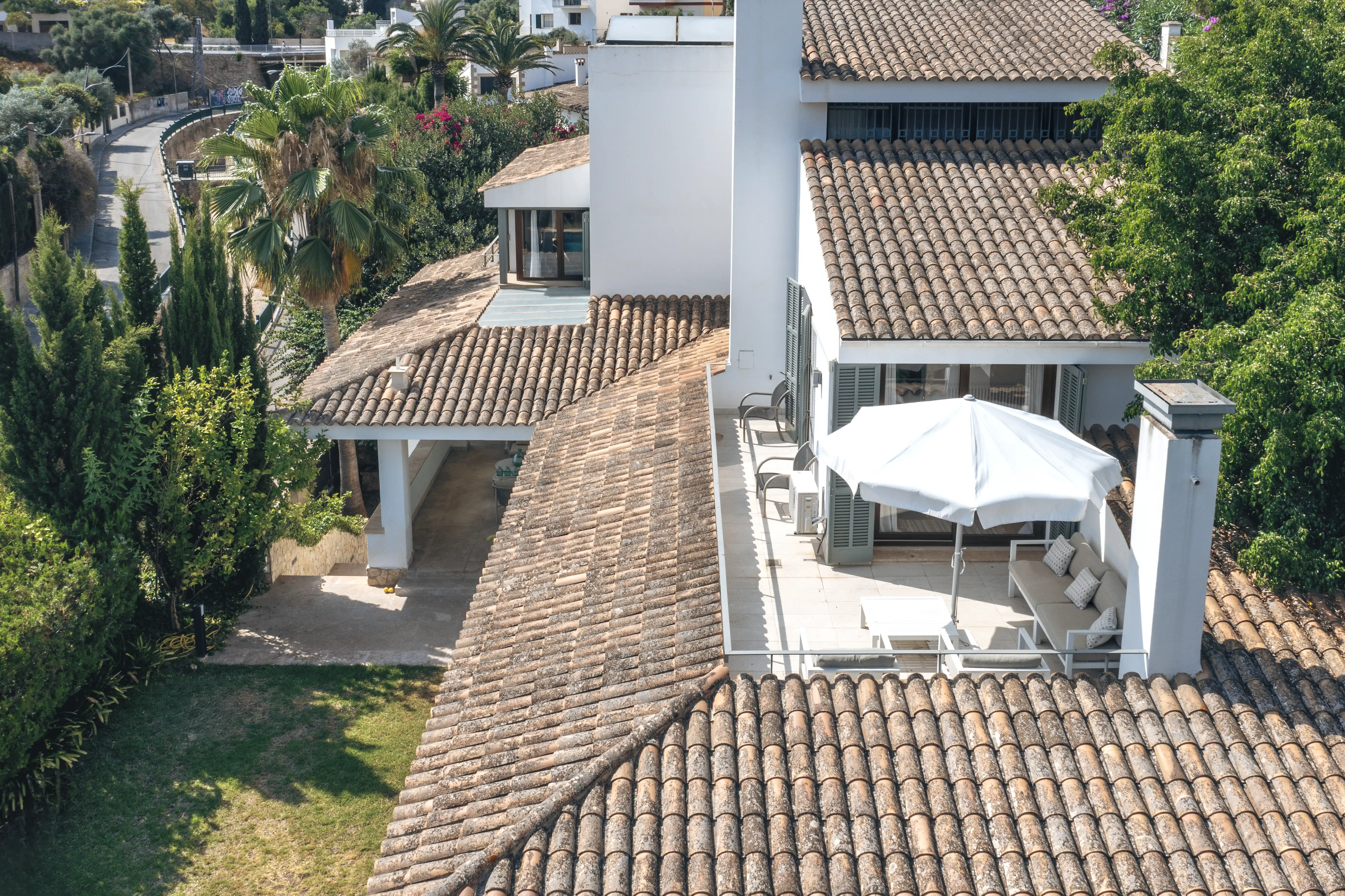 Beautiful 5-Bedroom Villa in Palma with Pool and Terrace — image 17