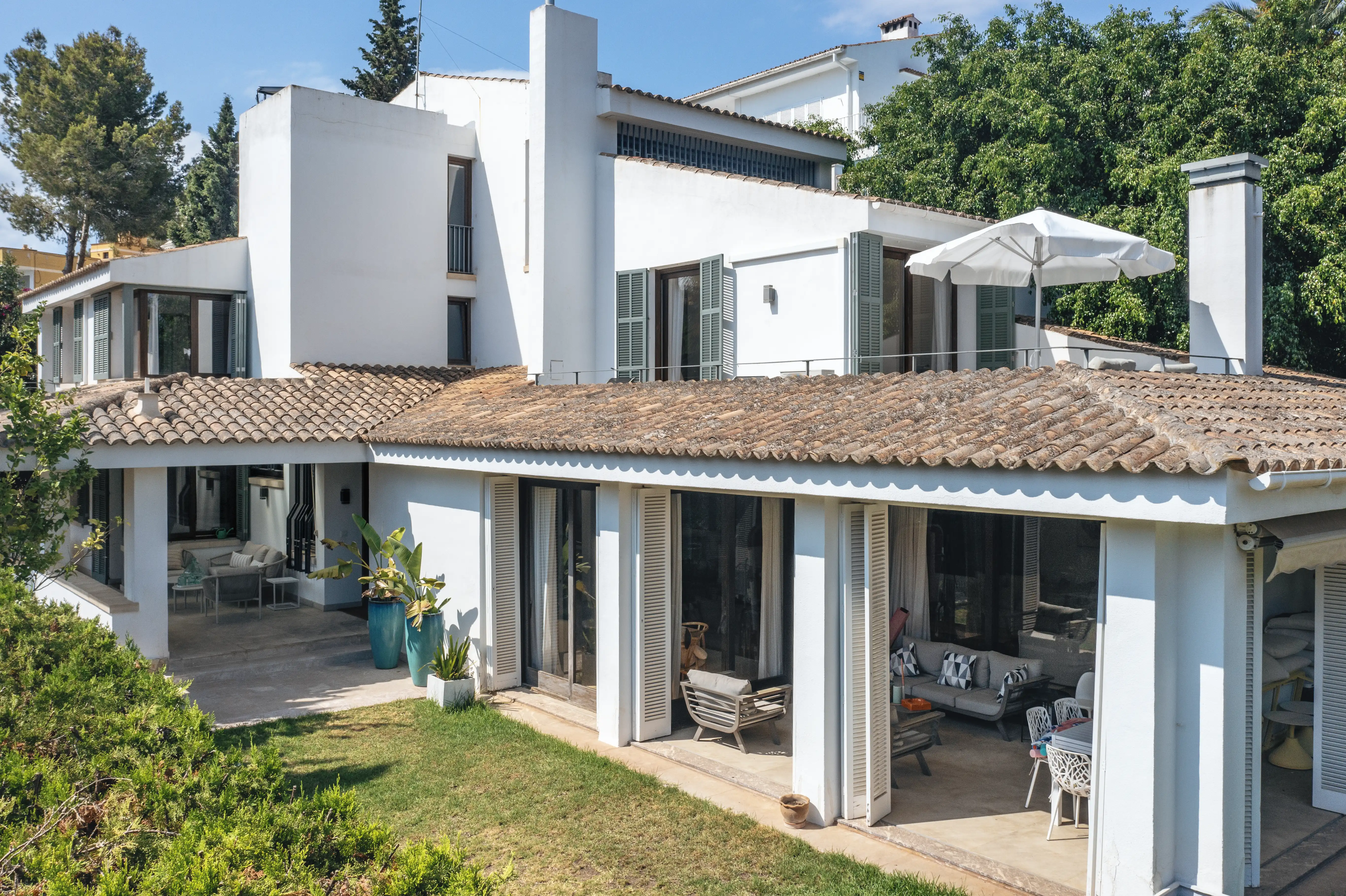 Beautiful 5-Bedroom Villa in Palma with Pool and Terrace — image 29