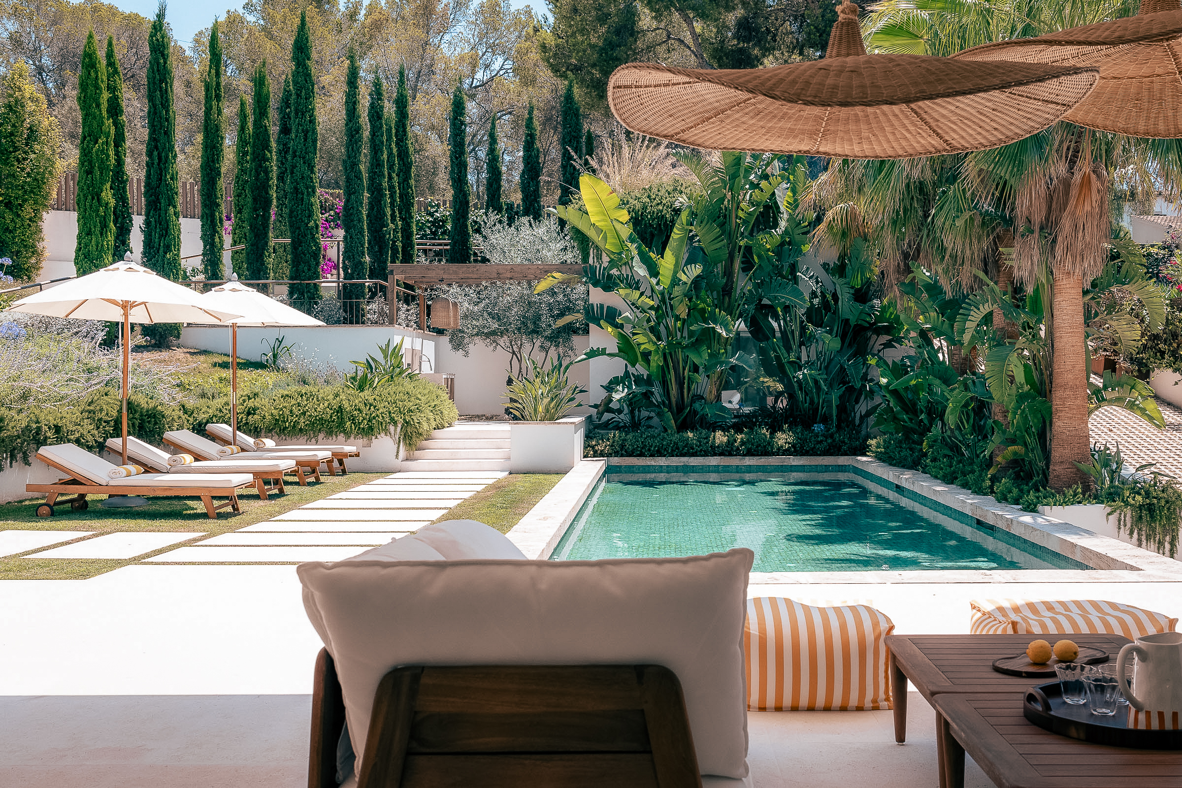 Luxury Mediterranean Villa with Total Privacy in Prestigious Bendinat — 1