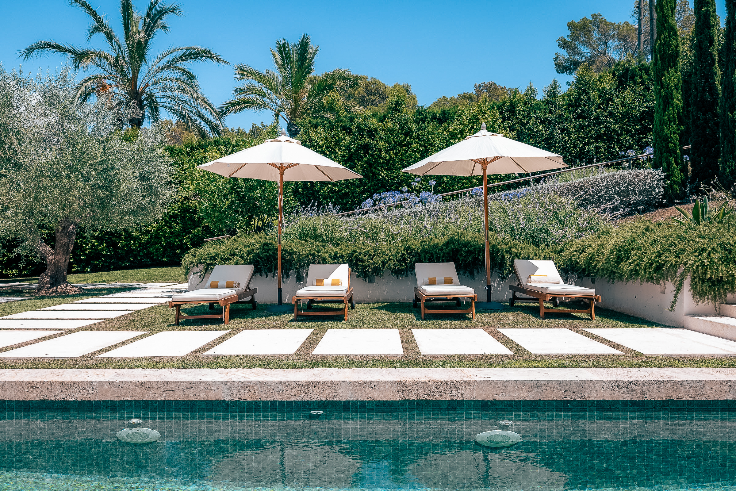 Luxury Mediterranean Villa with Total Privacy in Prestigious Bendinat — 2