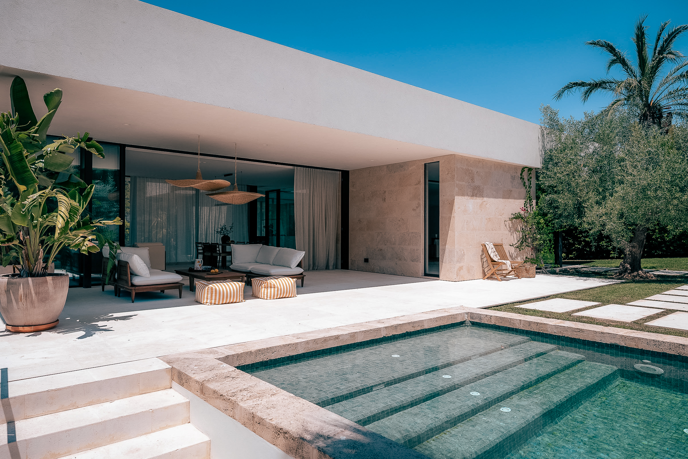 Luxury Mediterranean Villa with Total Privacy in Prestigious Bendinat — 3