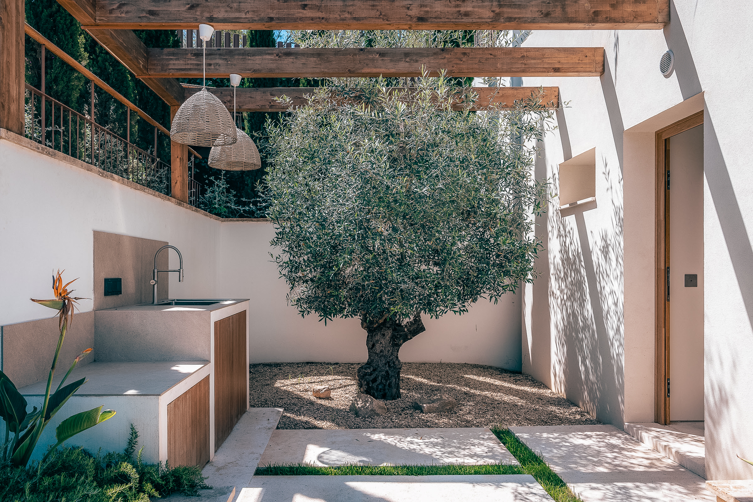 Luxury Mediterranean Villa with Total Privacy in Prestigious Bendinat — 9