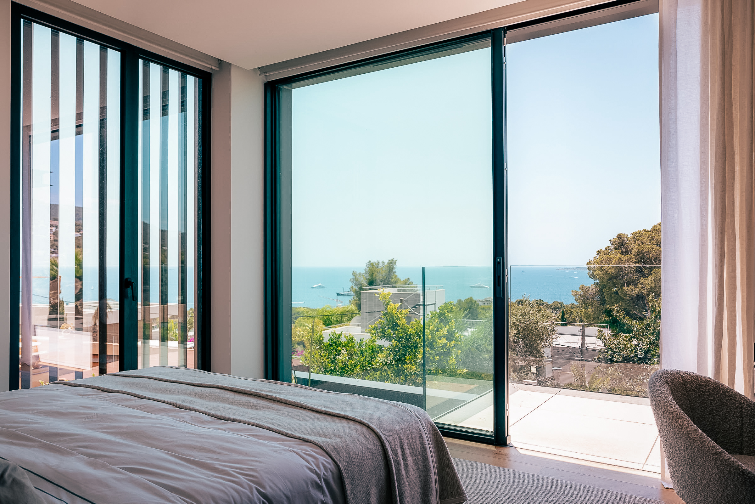 Contemporary 4-Bedroom Villa in Portals Nous with Sea Views — image 14