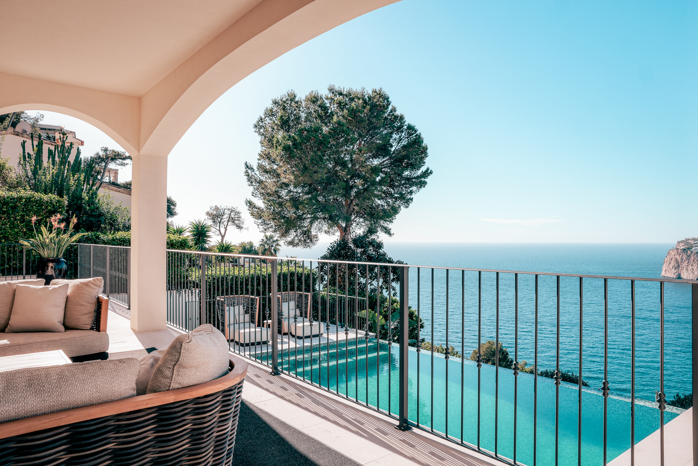 Elegant 4-Bedroom Villa in Cala Llamp with Sea Views — 1